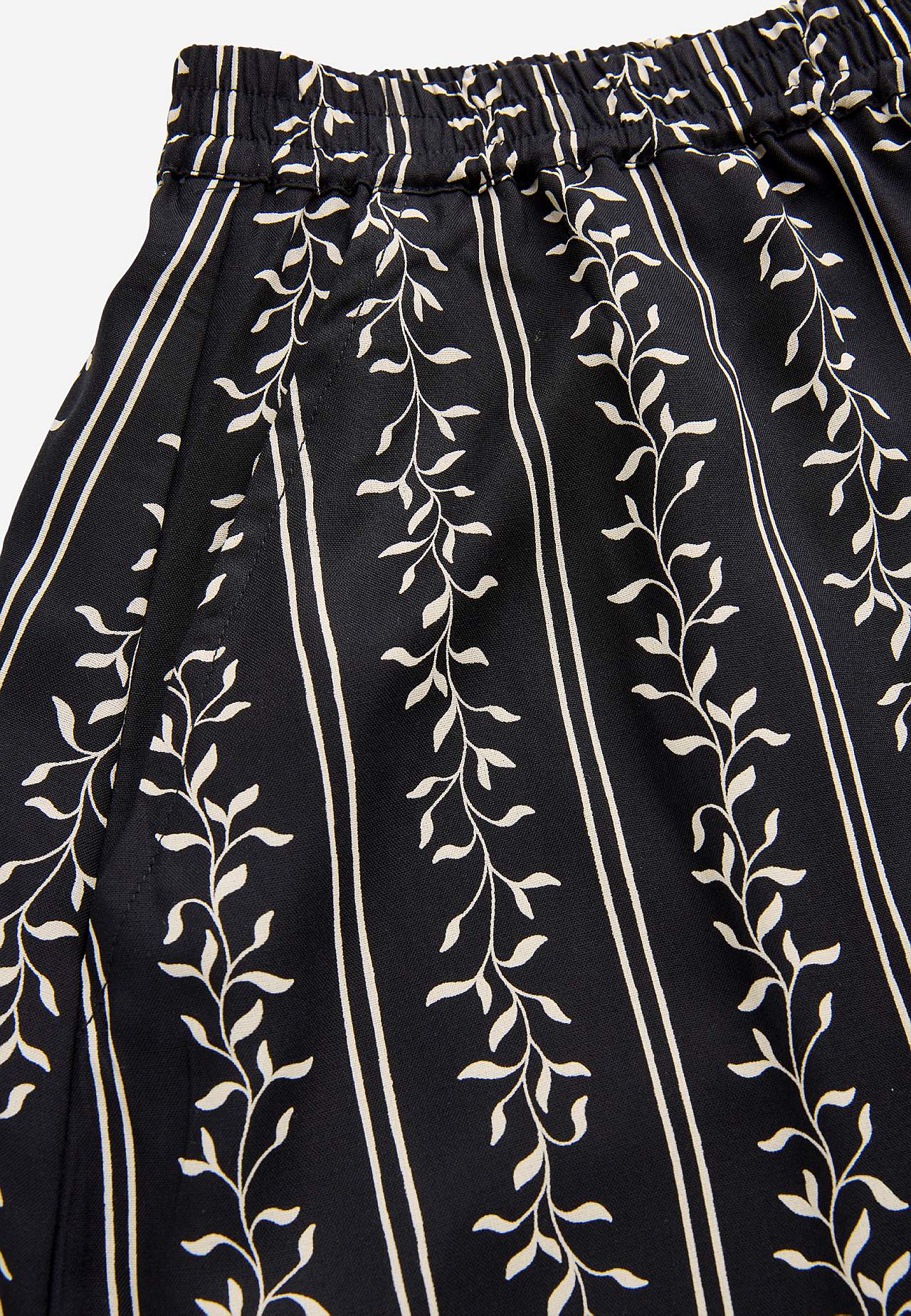 Skirt with pockets
