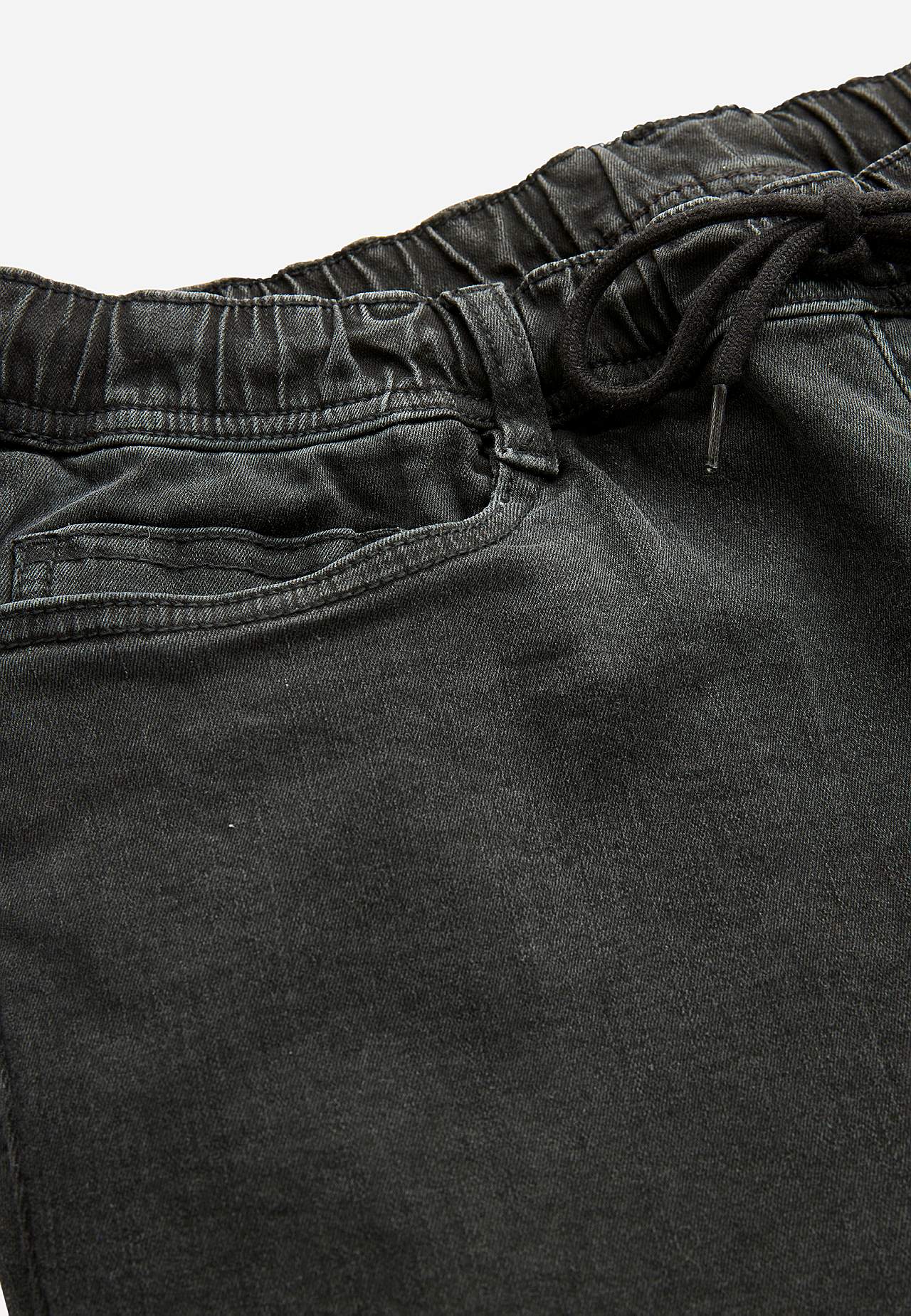 Jogger shorts with elastic waist