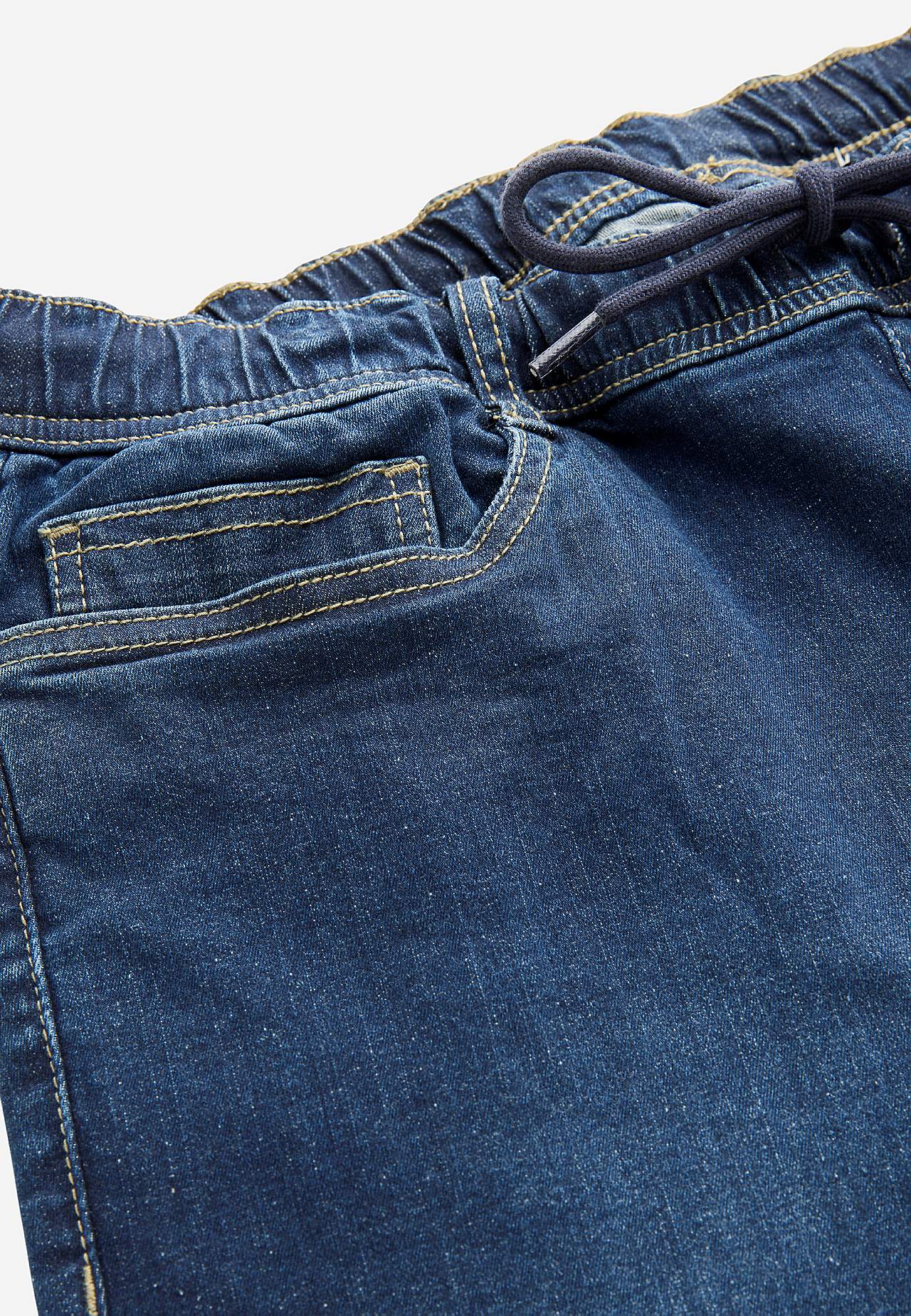 Jogger shorts with elastic waist