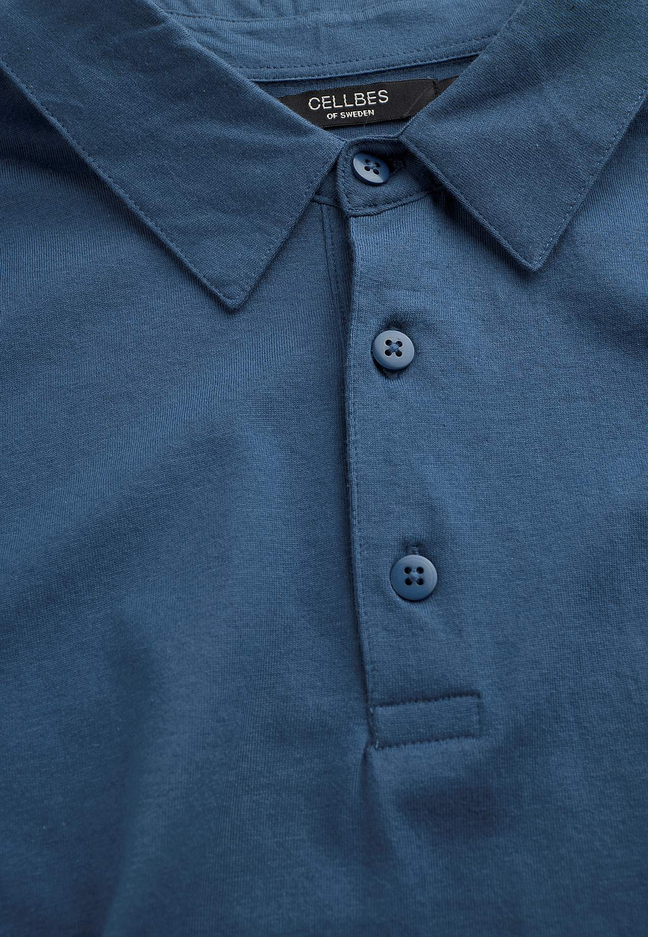 T-shirt with collar