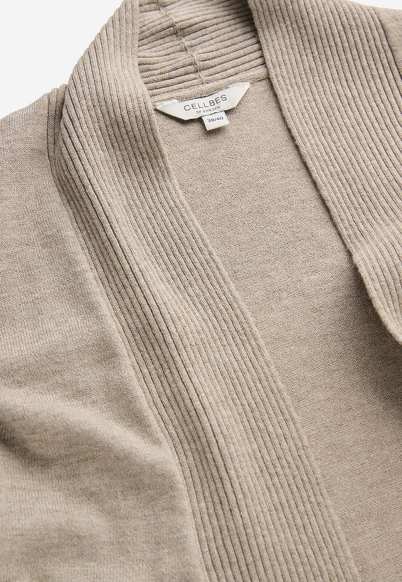 Fine-knitted cardigan