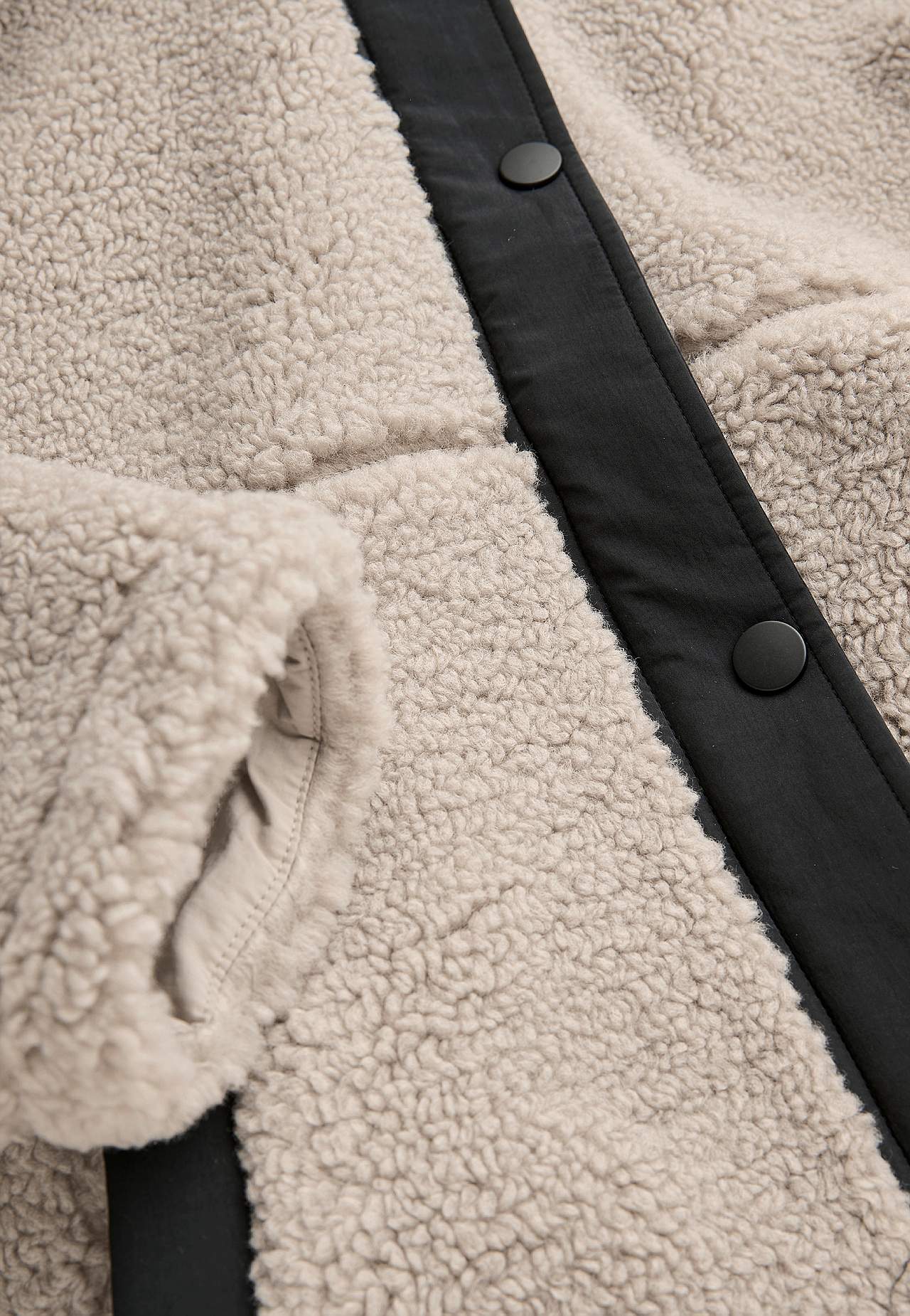 Pile jacket with hood