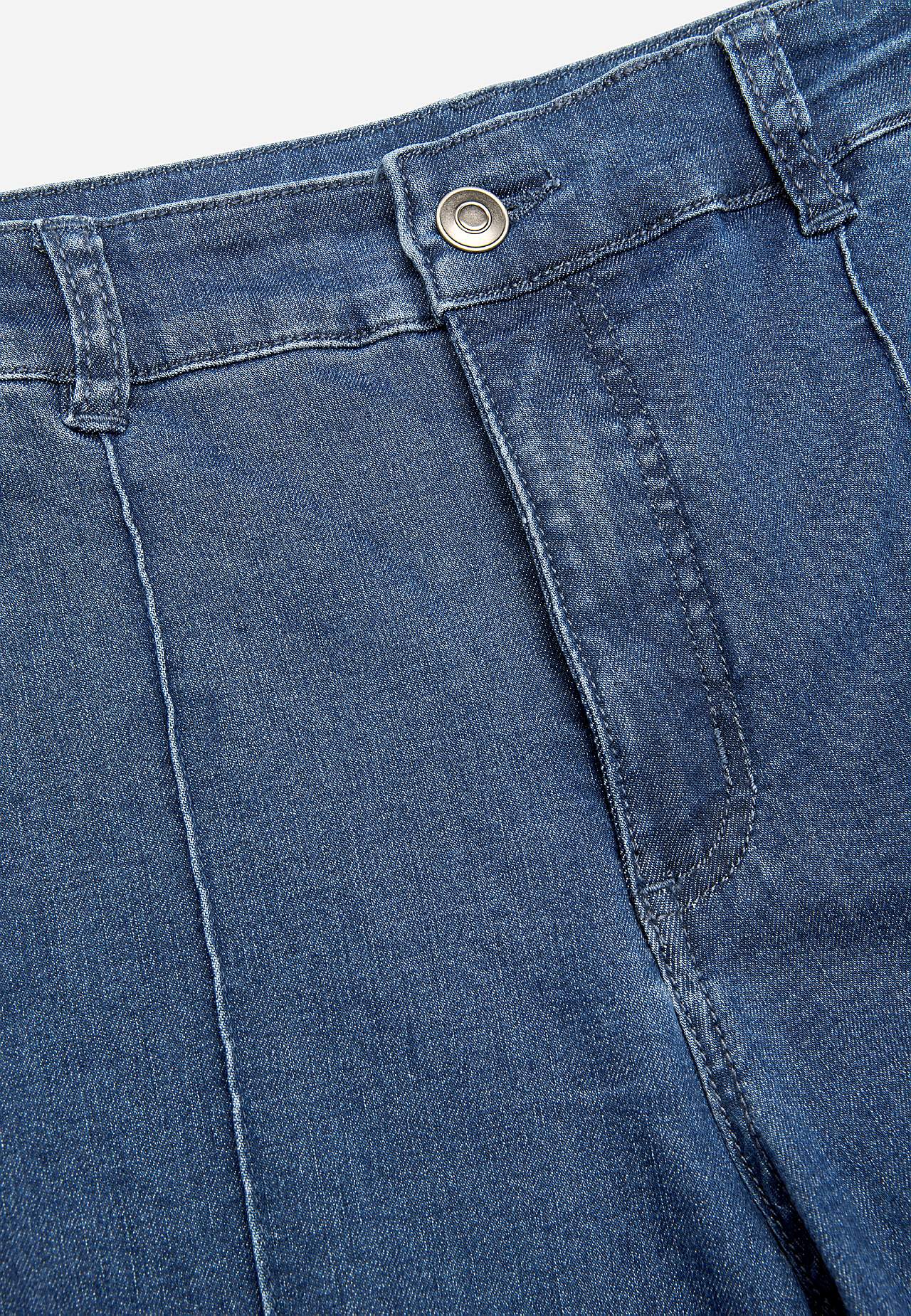 Stretch jeans with stitched creases