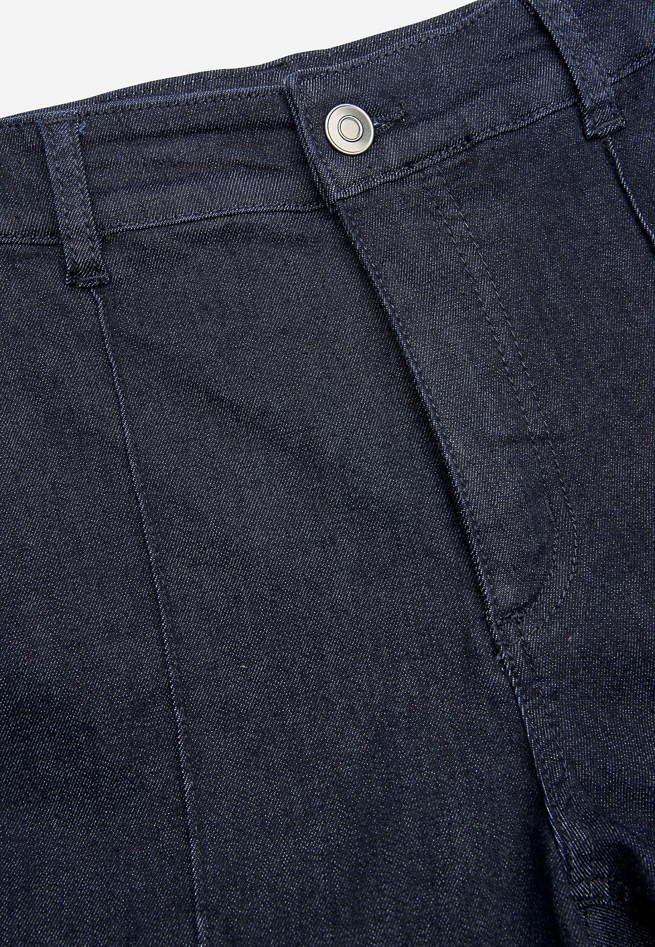 Stretch jeans with stitched creases