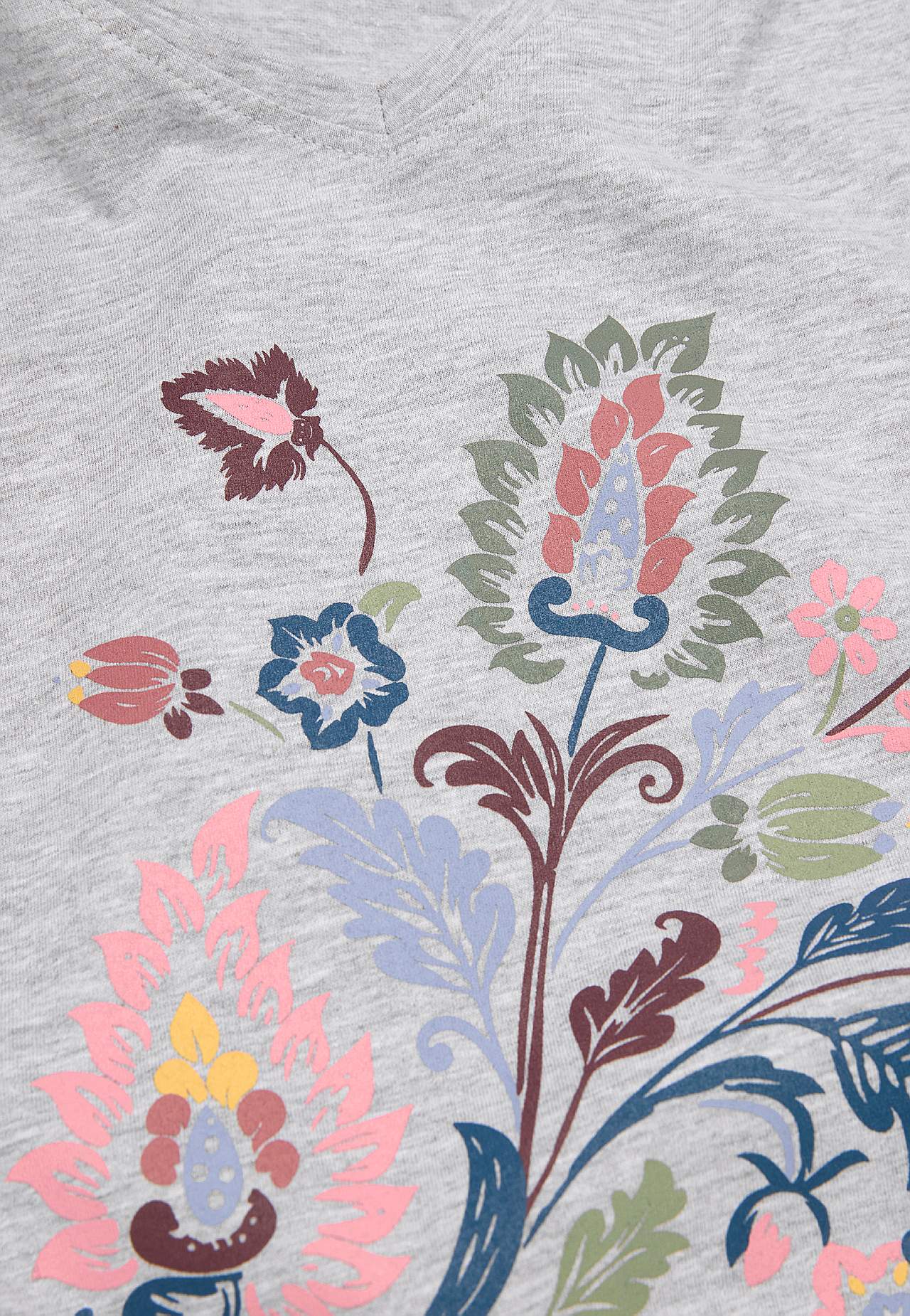 Nightgown with v-neck cut