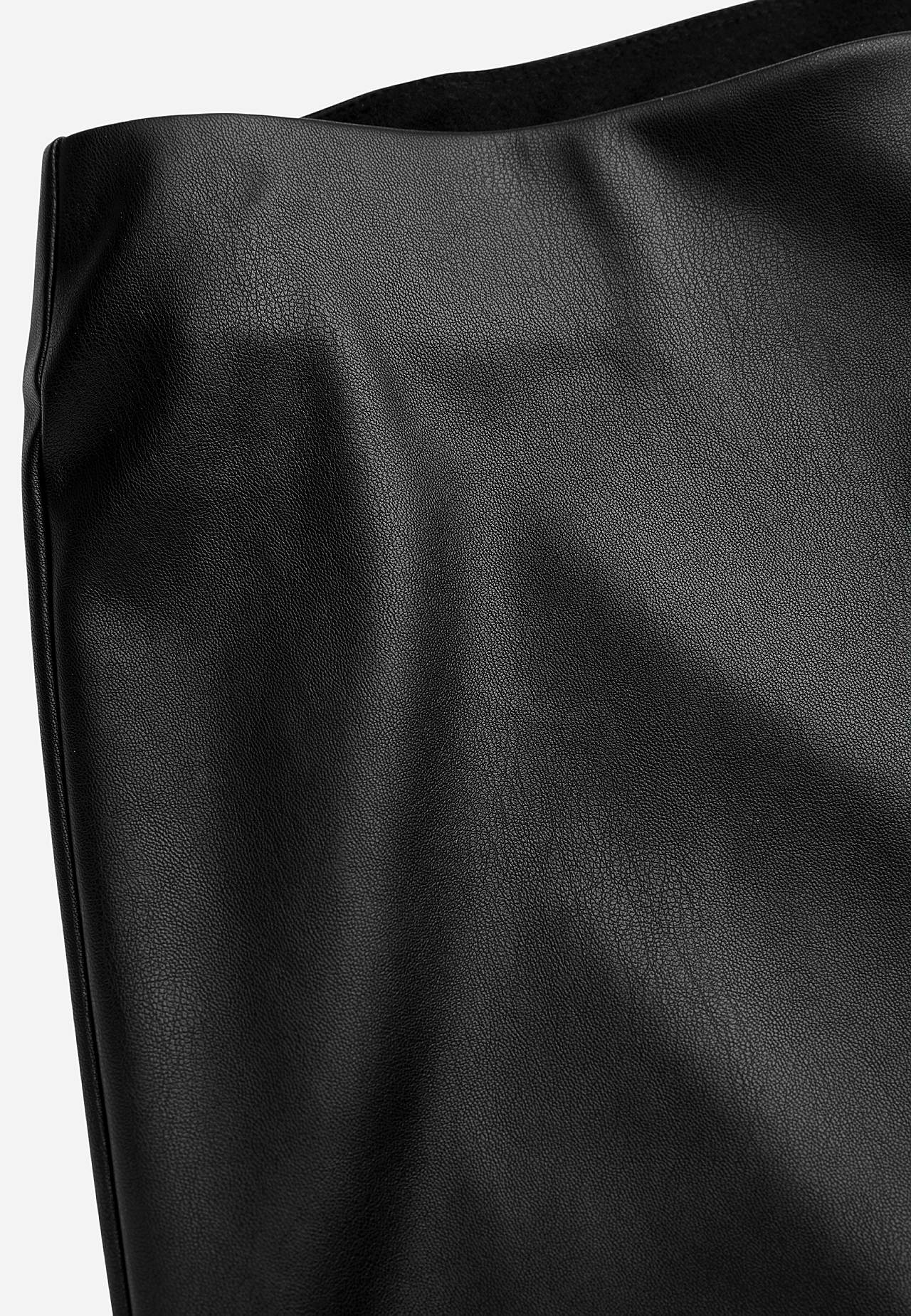 Ankle-length trousers in faux leather