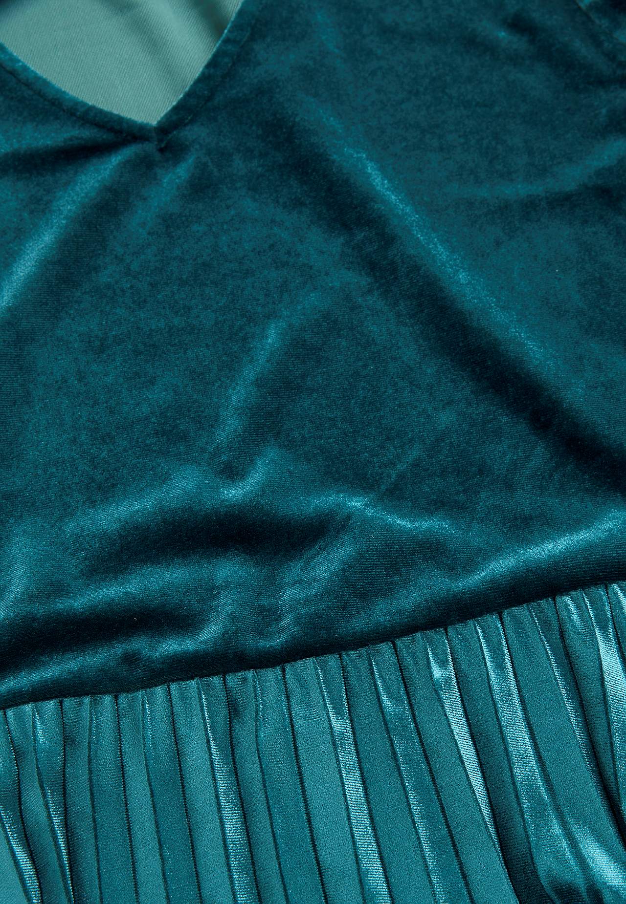 Pleated velvet dress with three-quarter length sleeve