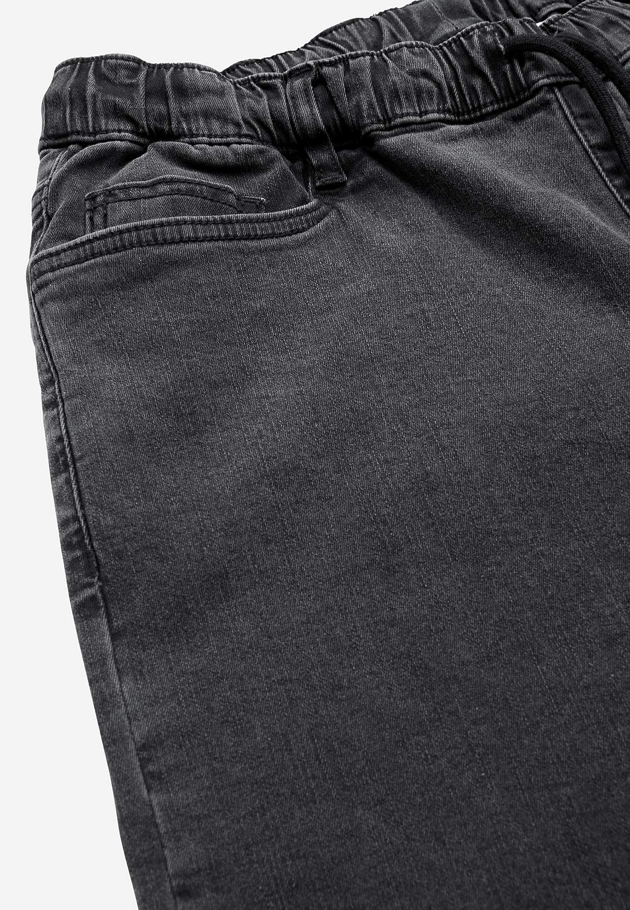 Stretchy jogger jeans
