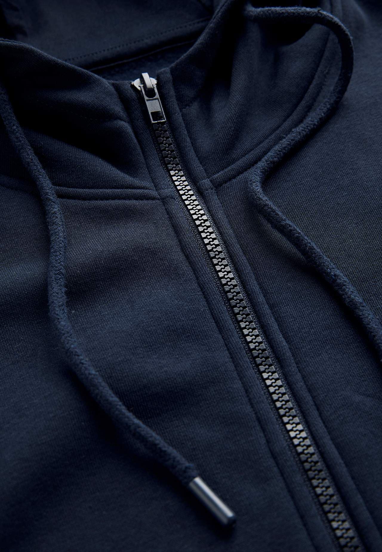 Hooded top with zip