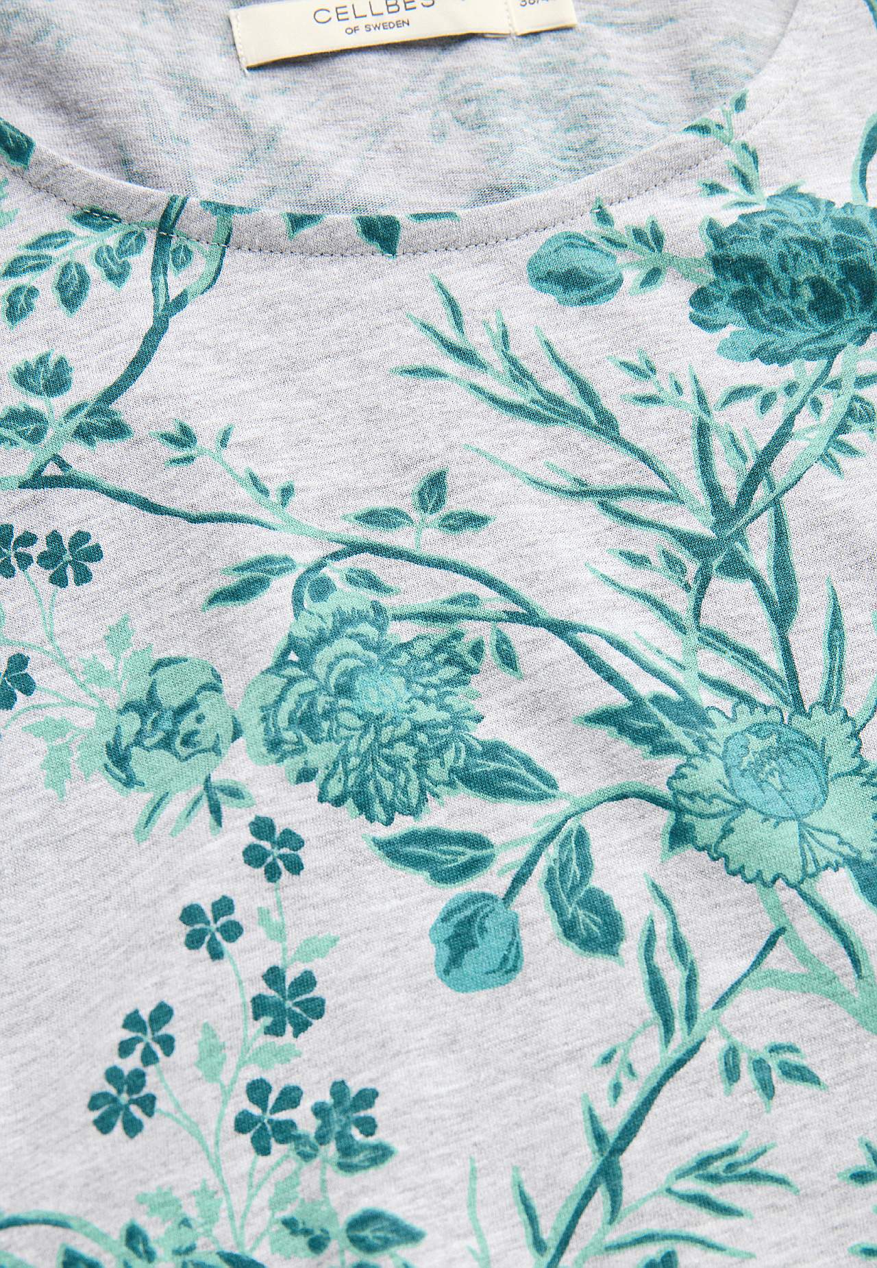 Floral nightdress with long sleeves