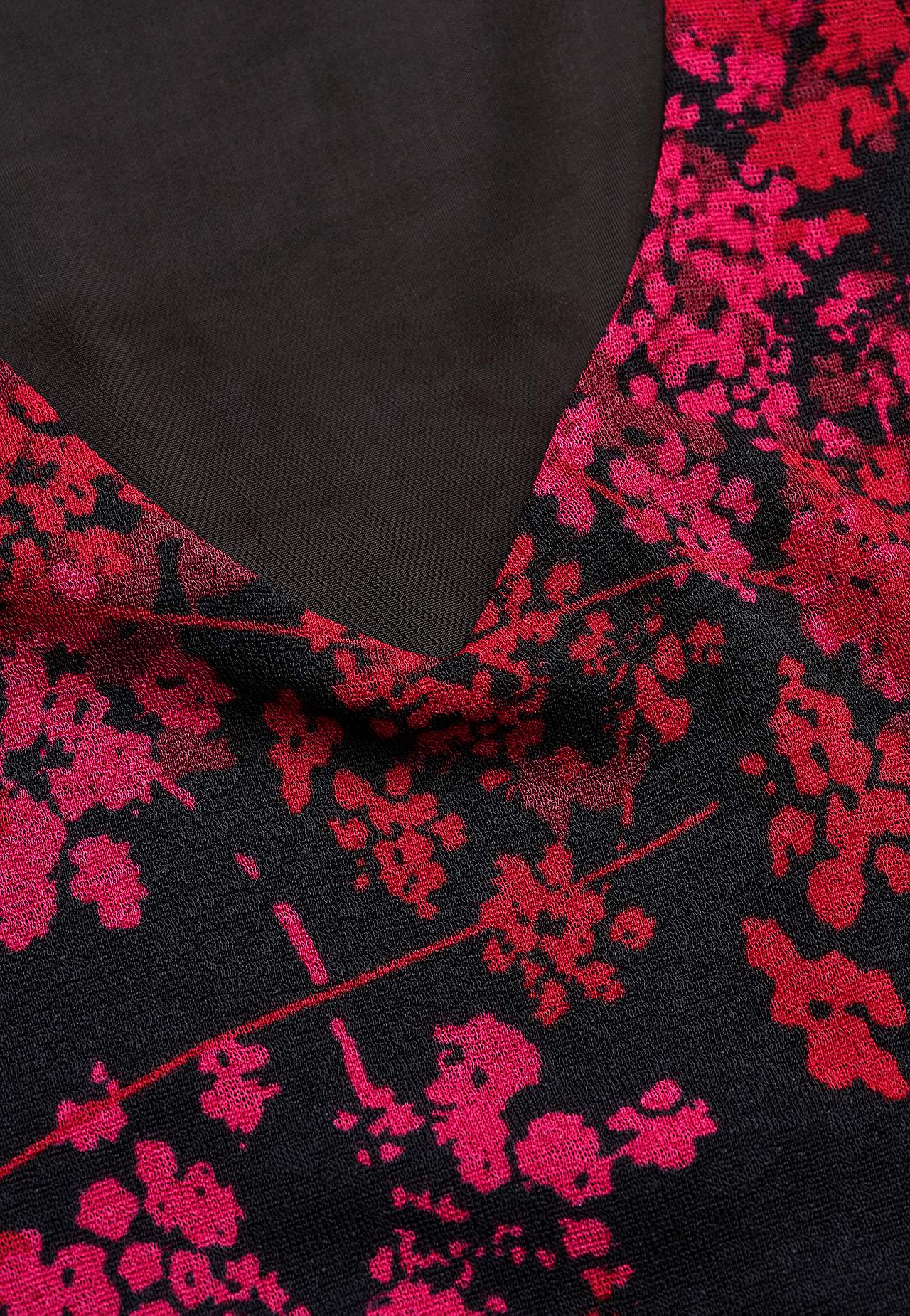 Tunic with a flower pattern