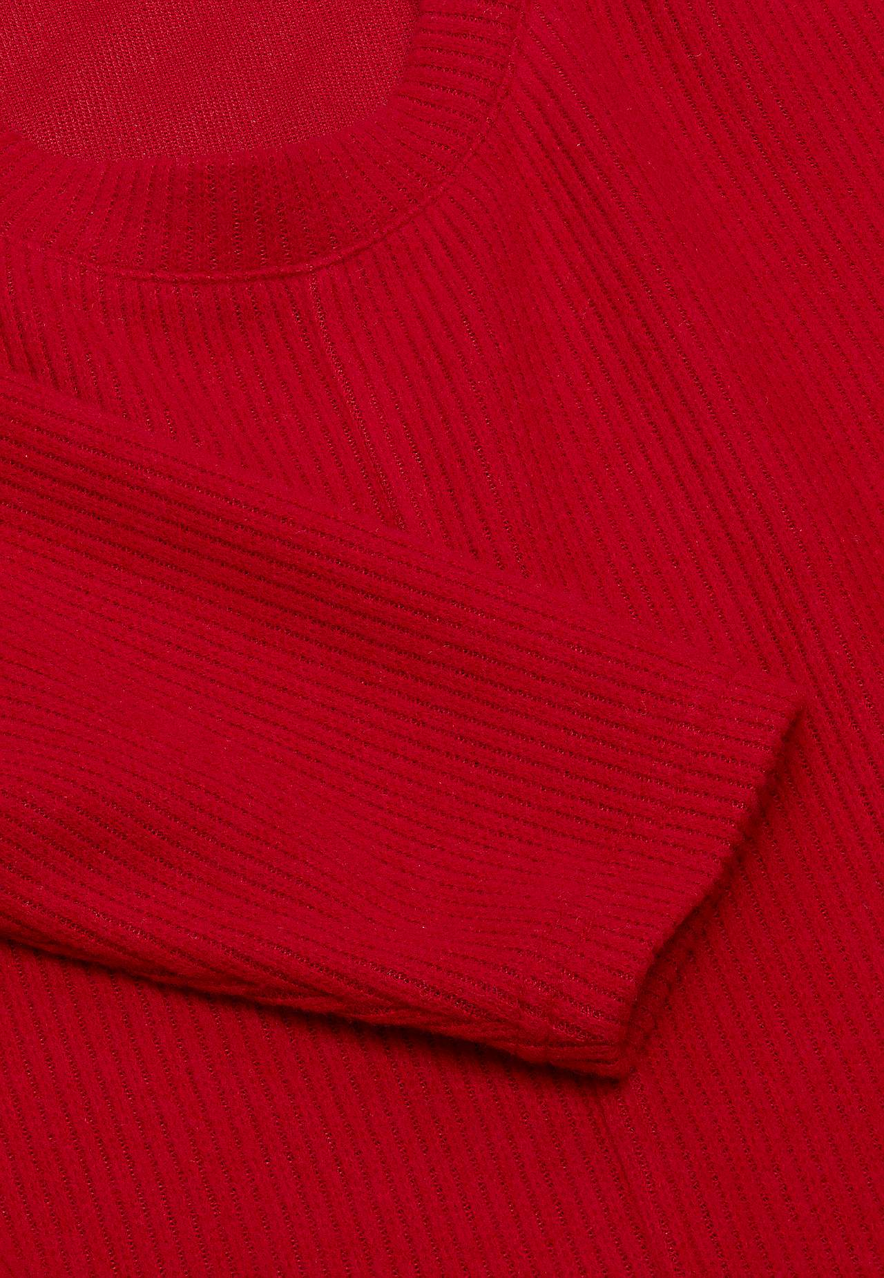 Super soft sweater with decorative center seam