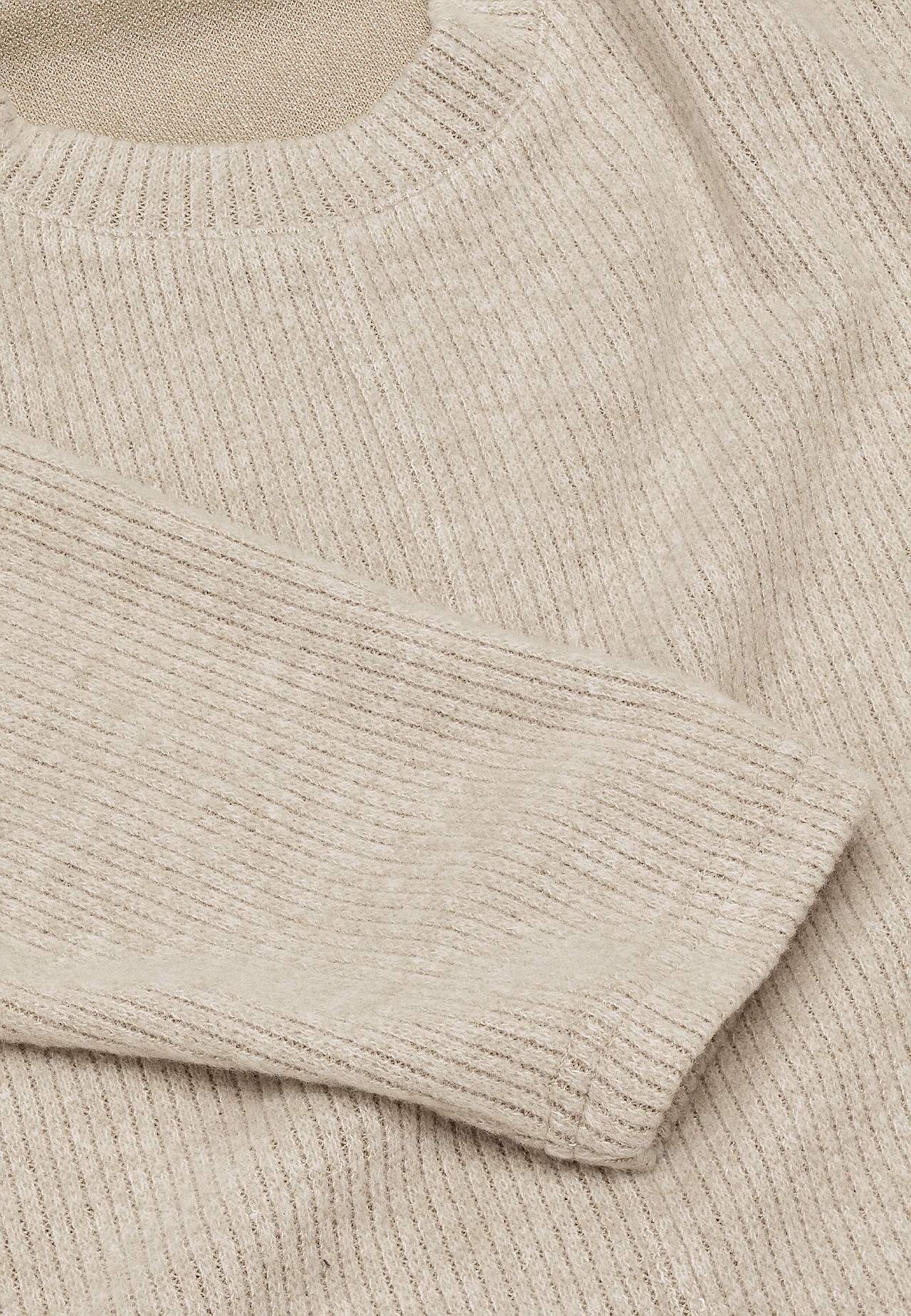 Super soft sweater with decorative center seam Beata