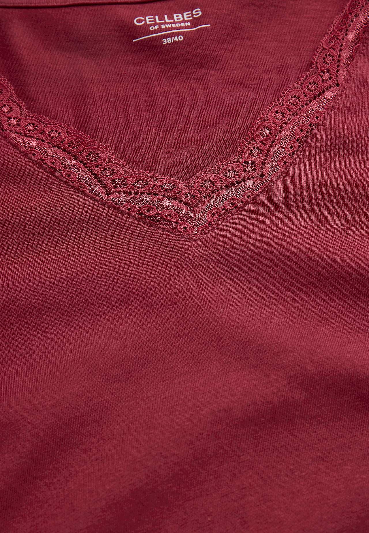 Long nightdress with lace edge