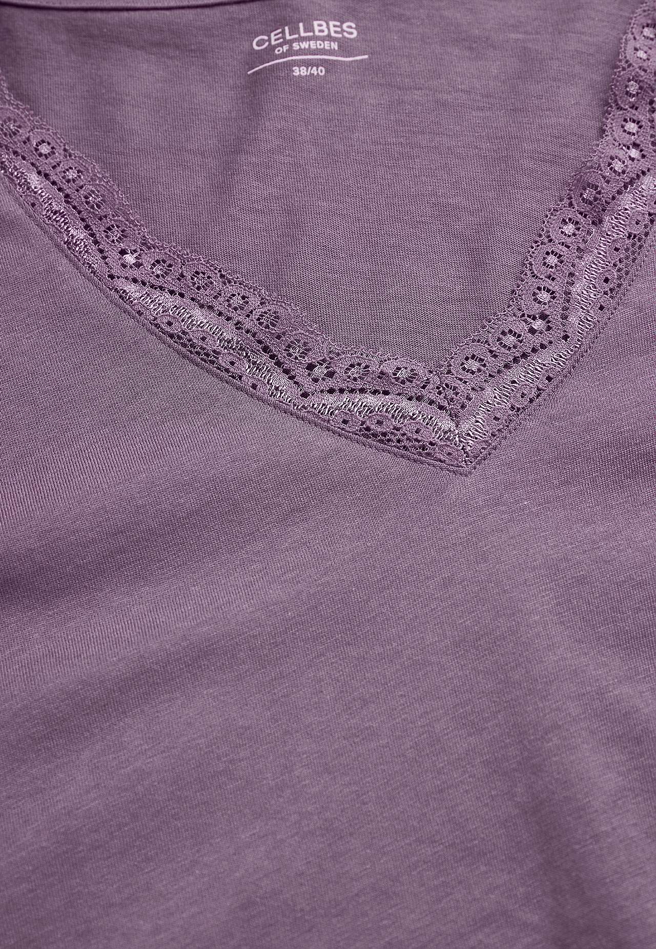 Long nightdress with lace edge