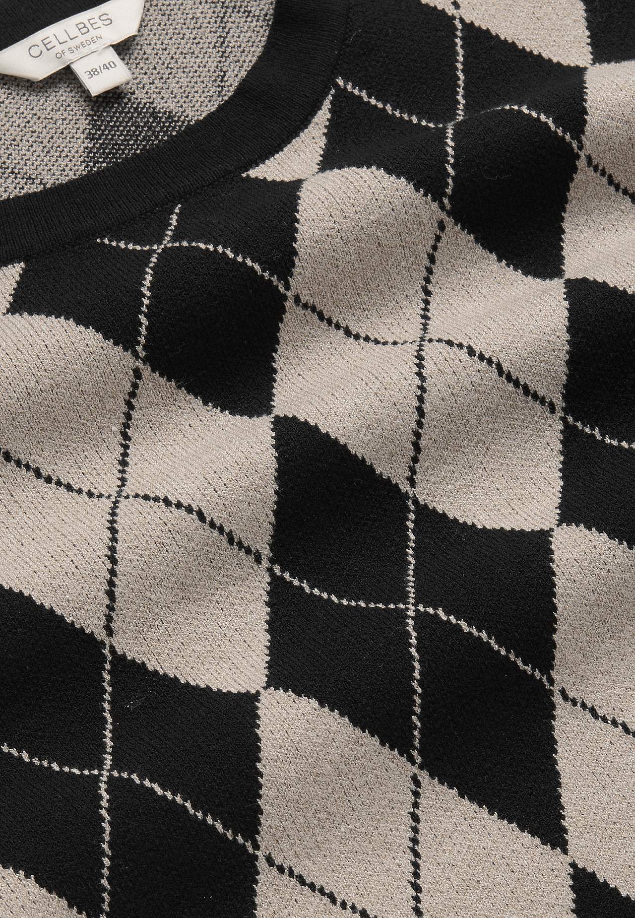 Tiheäsilmukkainen mekko
