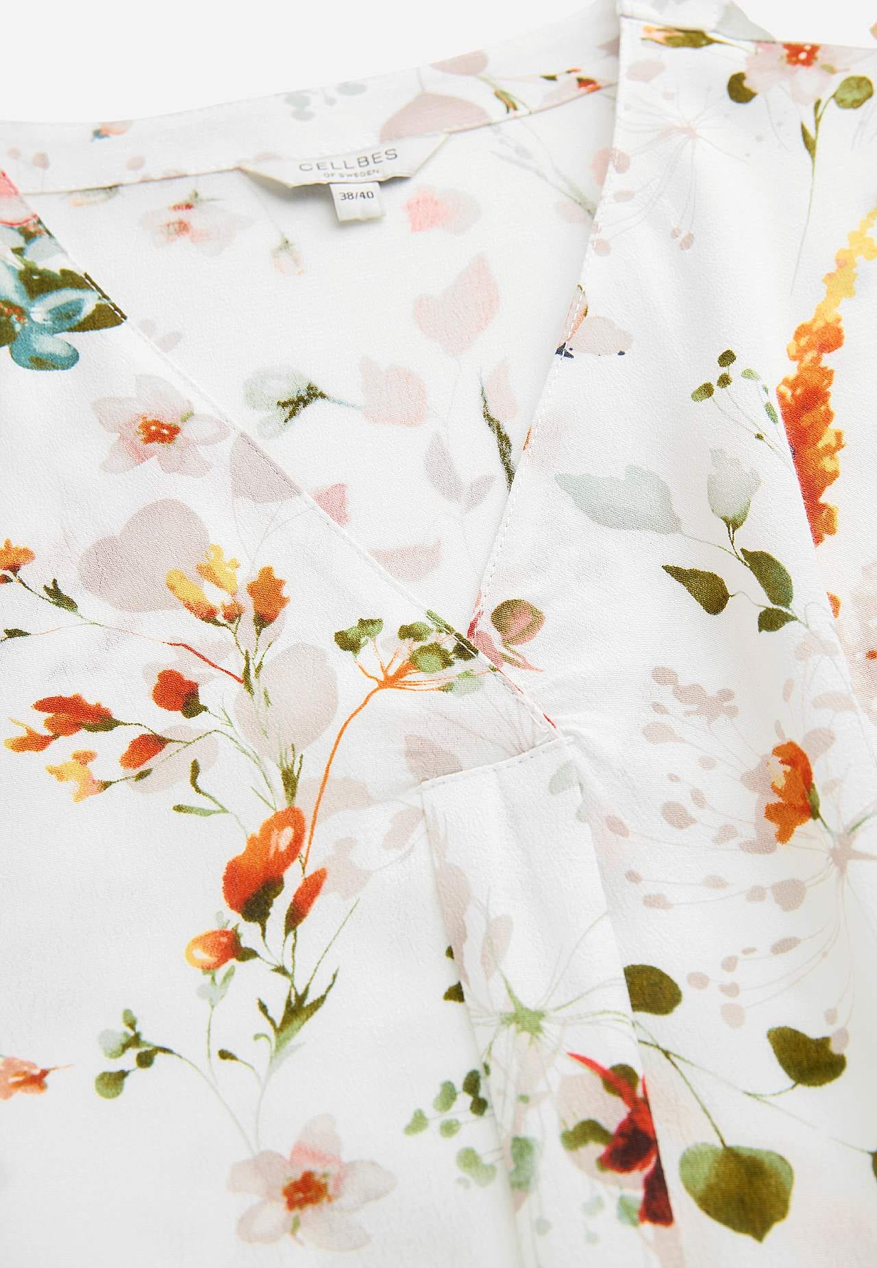 Woven blouse with a flower pattern