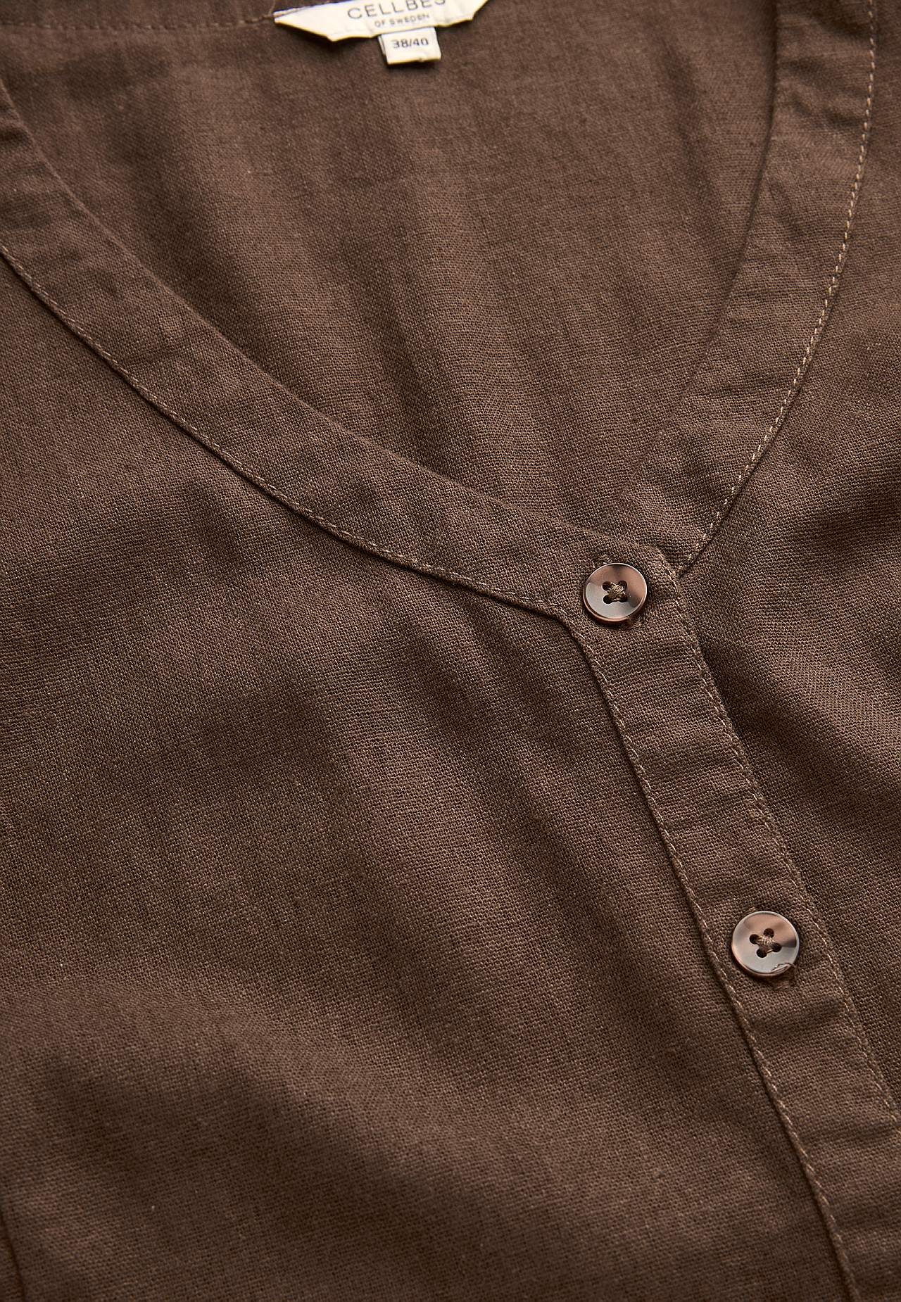 Sleeveless linen blouse