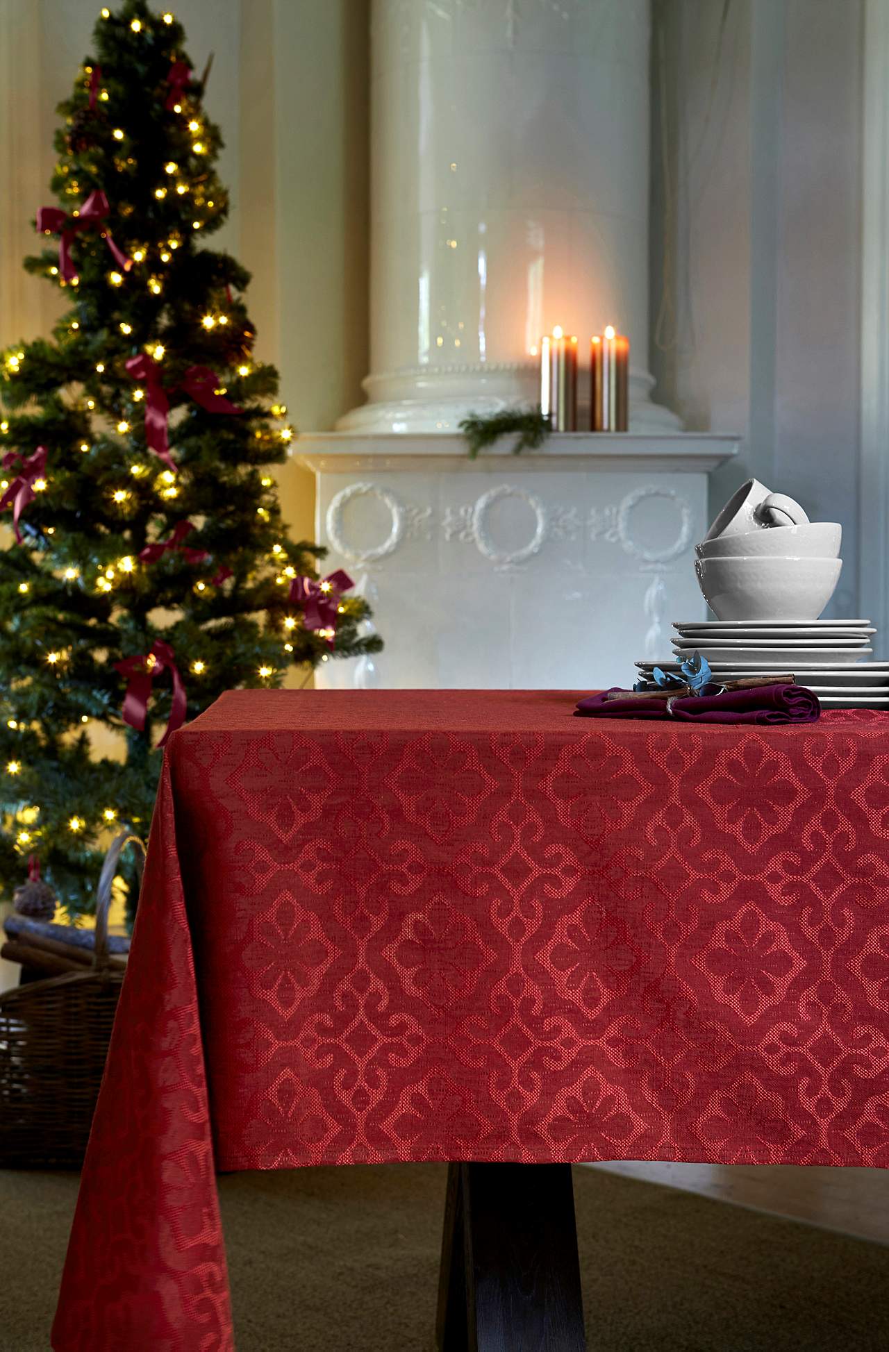 Jacquard-weave tablecloth Paula
