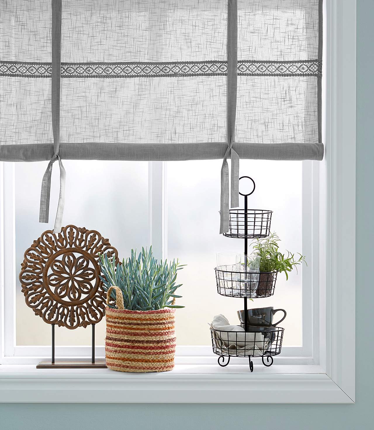 Roman blind with lace Monica