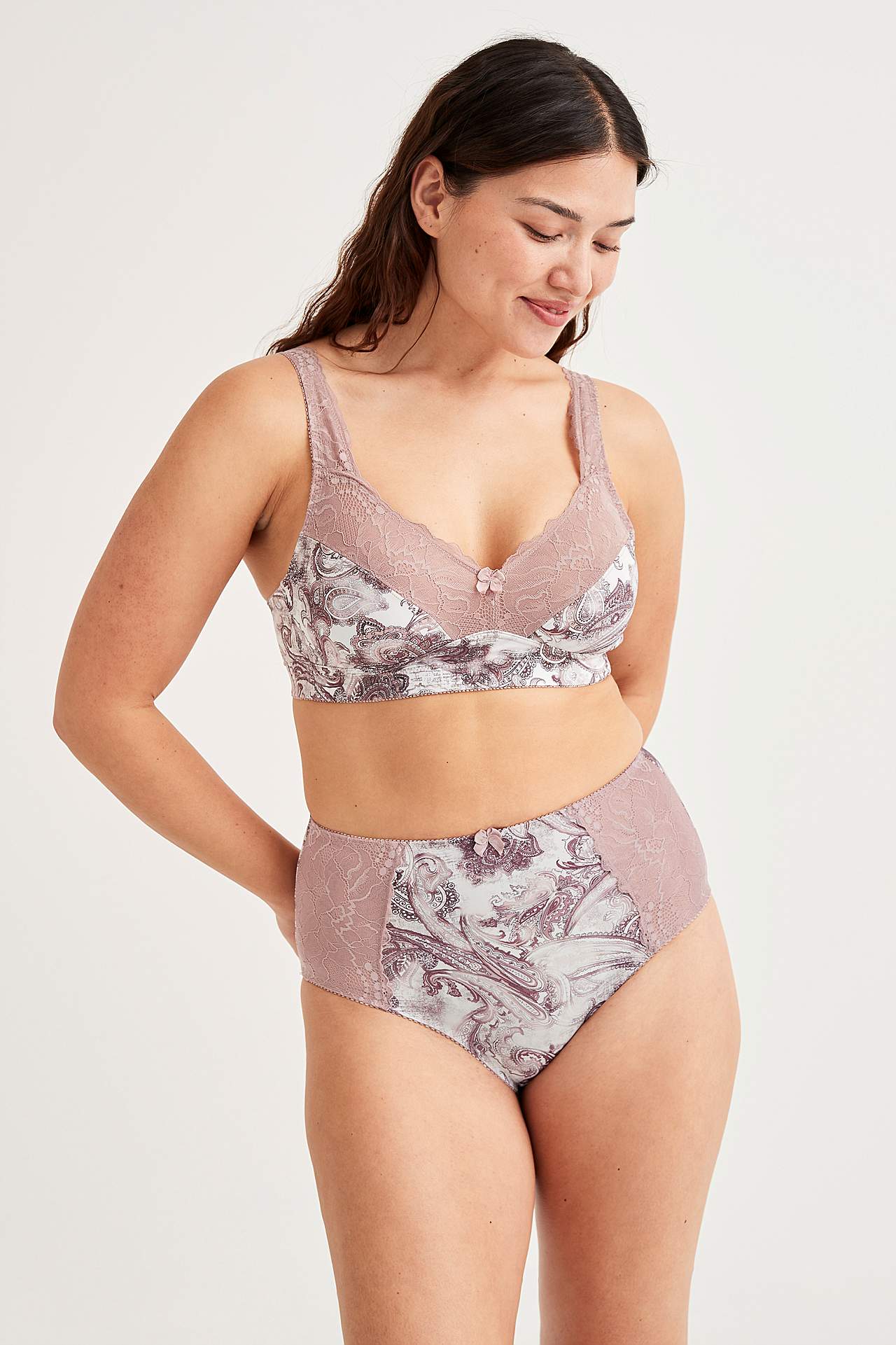 Bra without wire