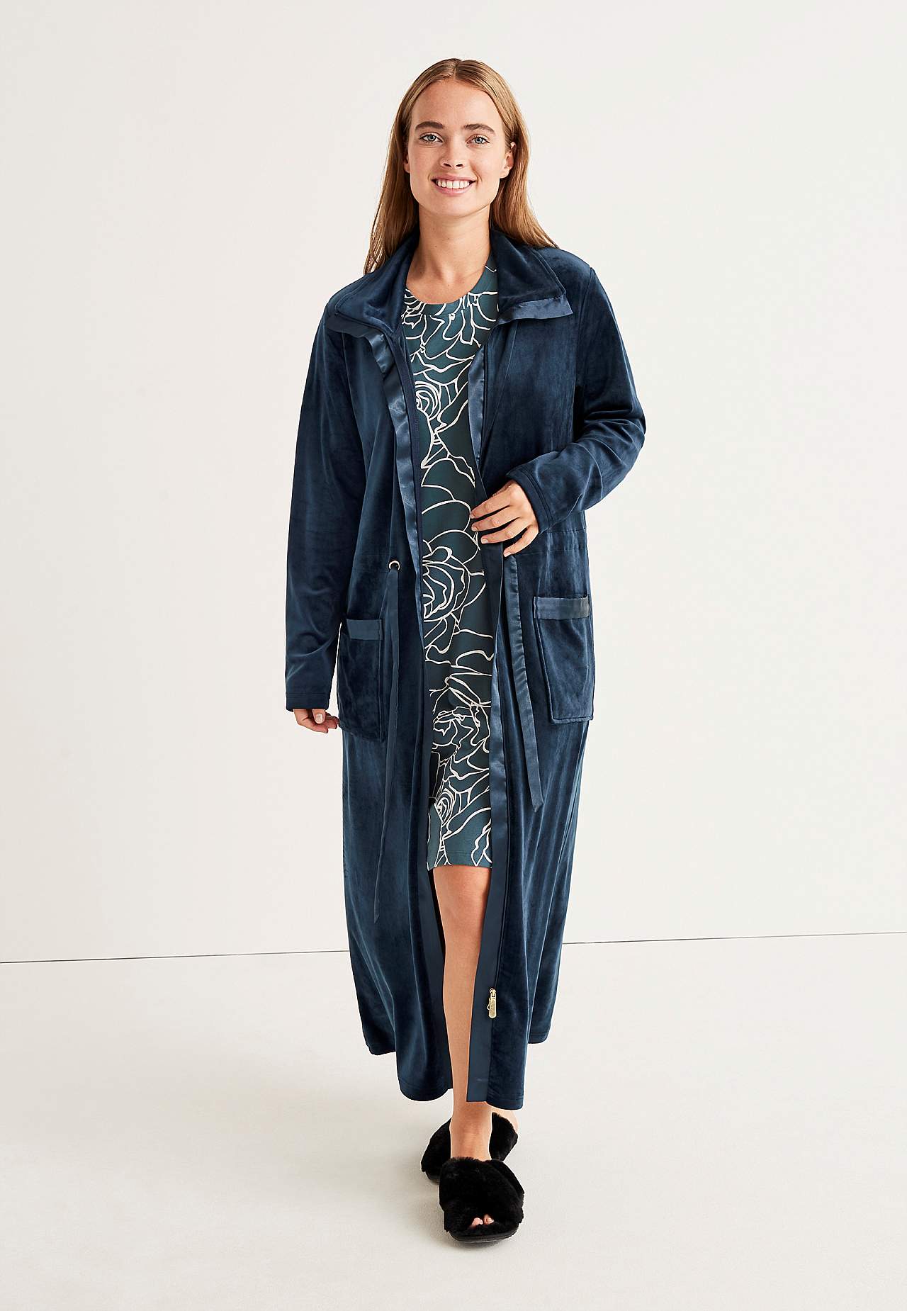 Velour dressing-gown with tie band at the waist Fanny