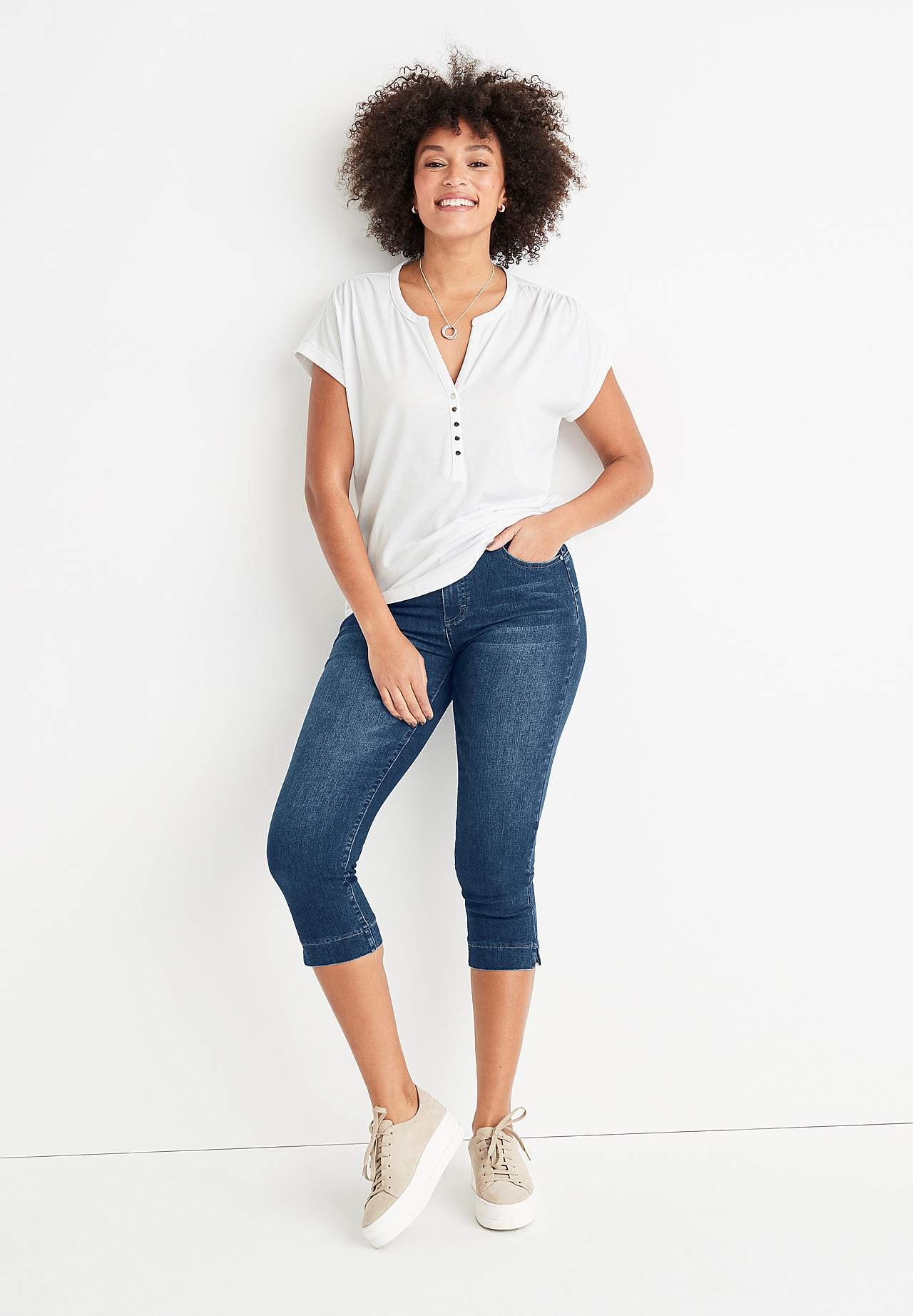 Stretchy crop jeans with shaping effect