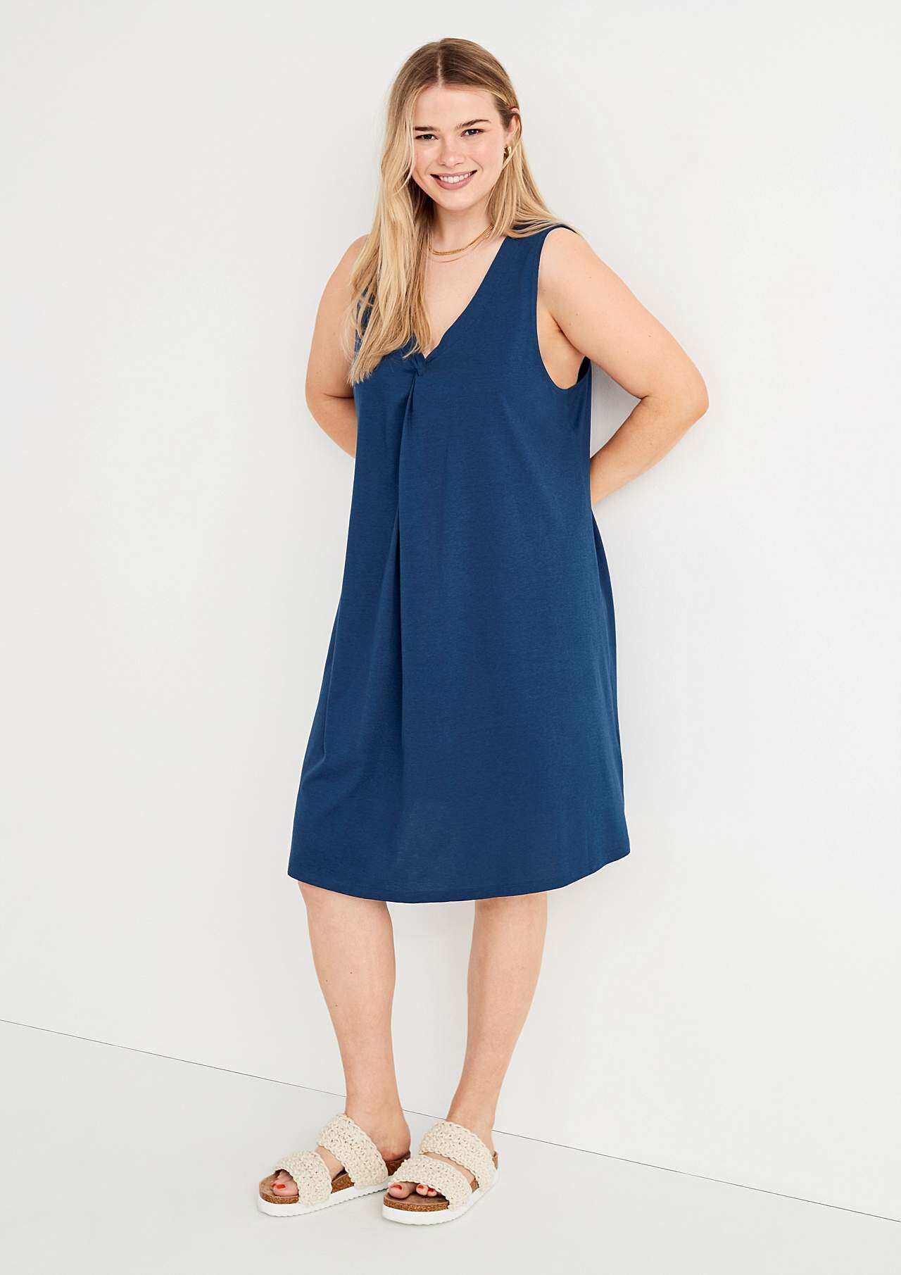 V-neck, sleeveless jersey dress