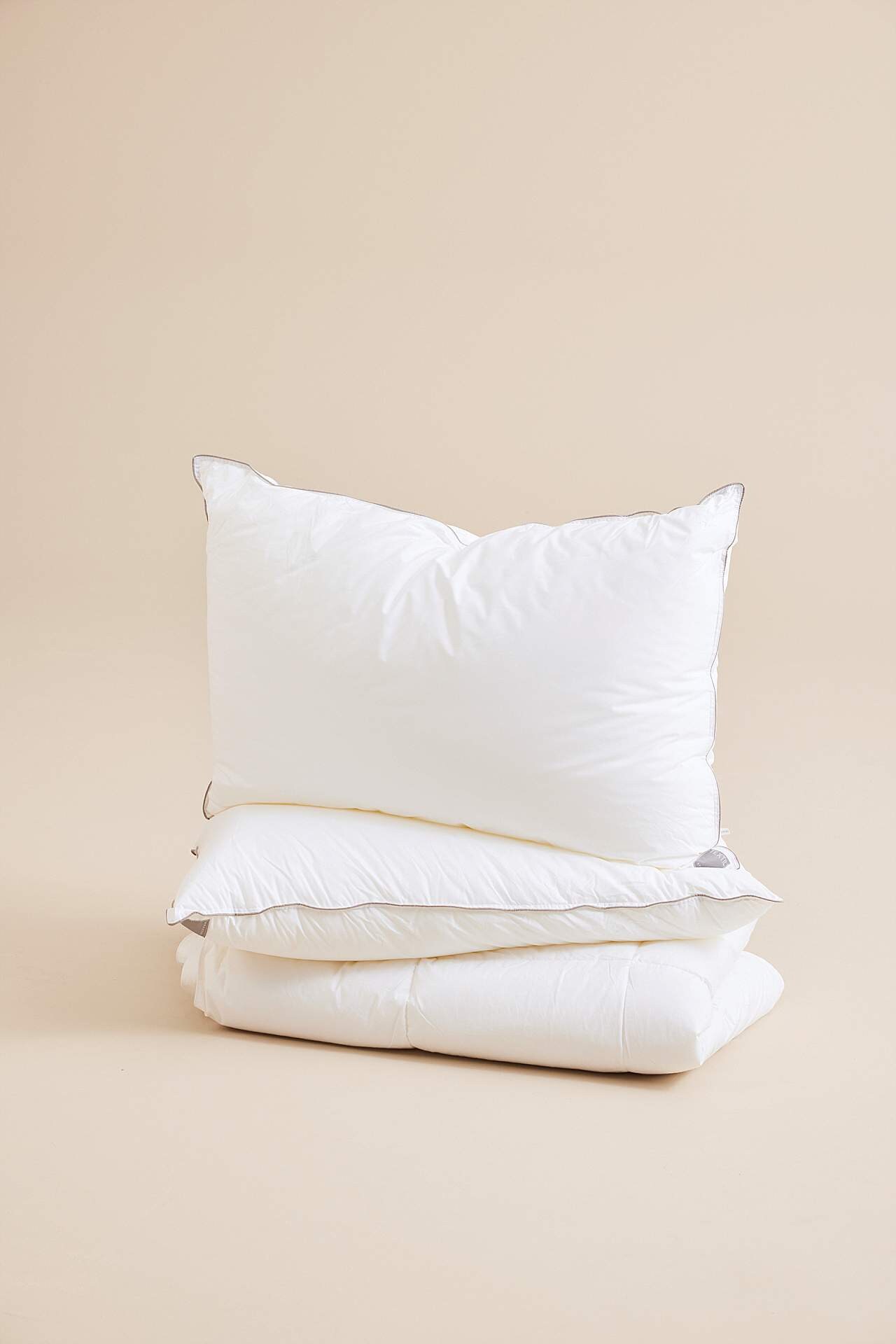 Bed set with duvet and pillow medium