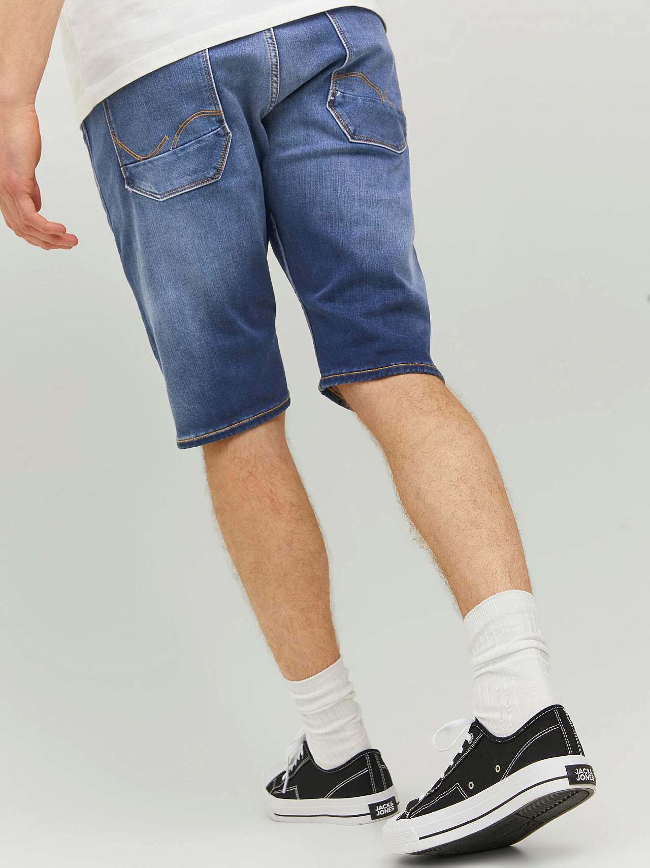 Långa, superstretchiga jeansshorts