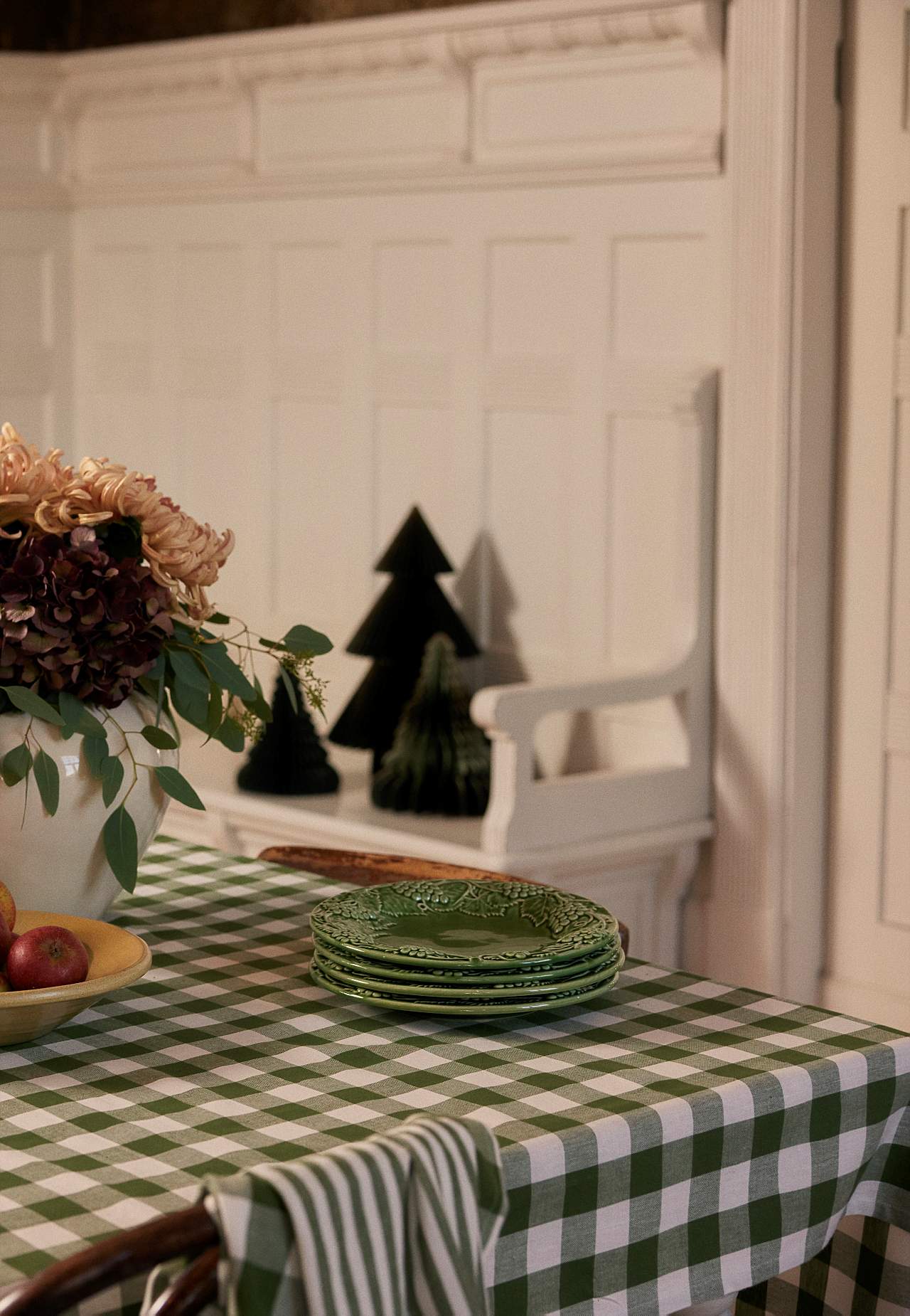 Woven, checked tablecloth