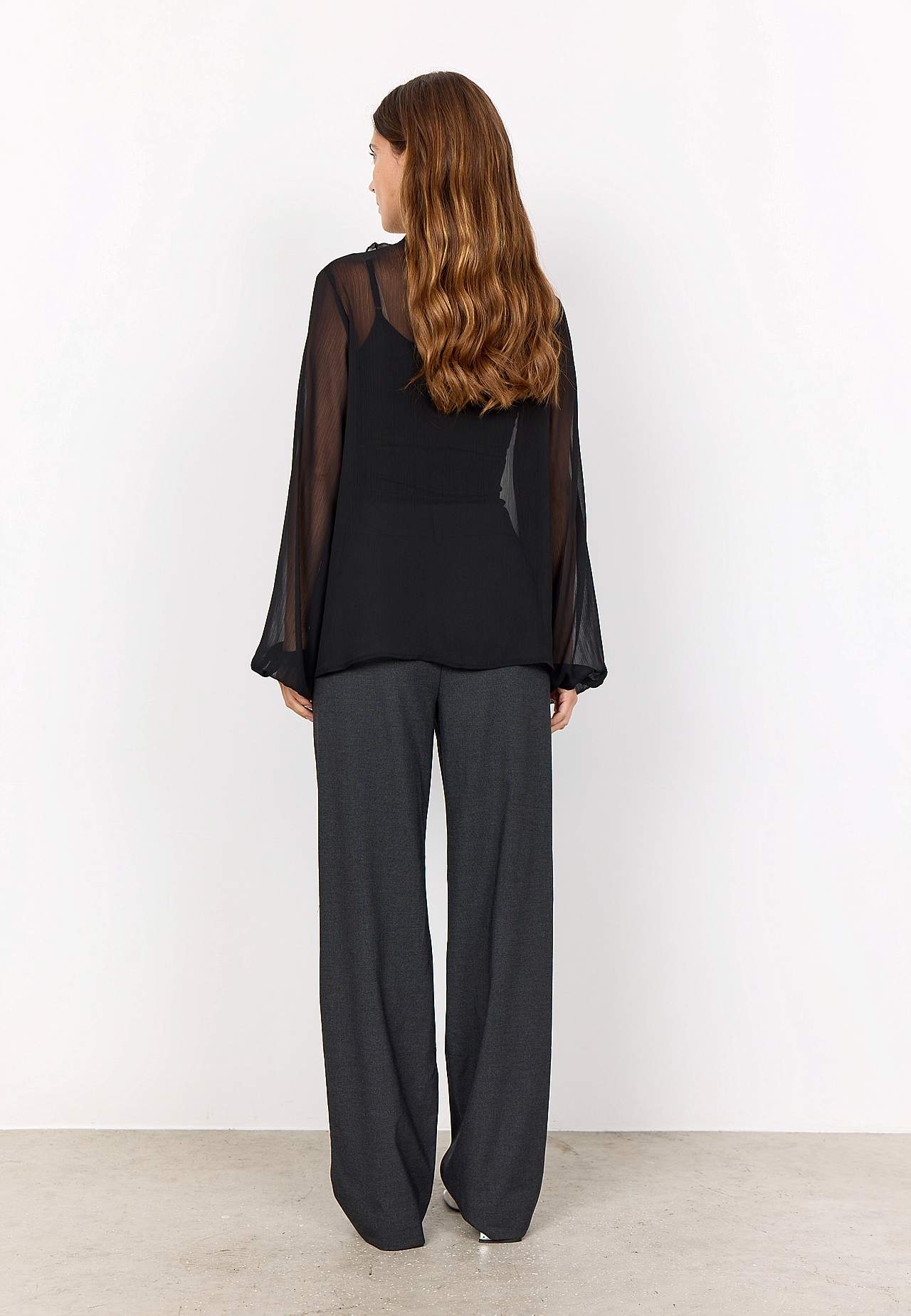 Chiffongblus med volanger