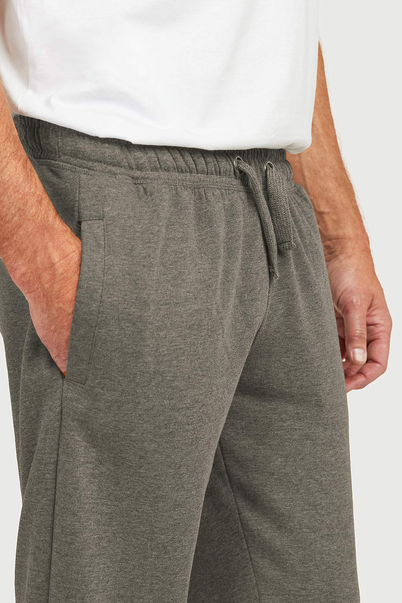 Sweatshirt pants with elastic at the leg ends
