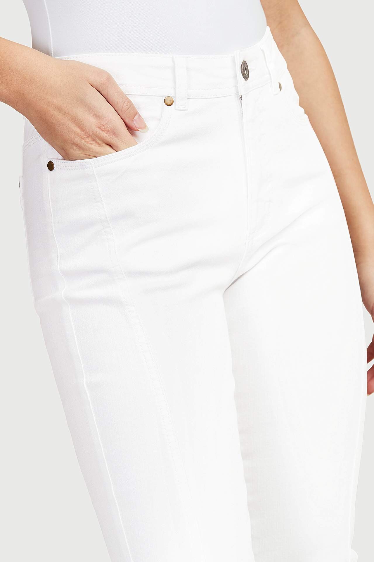 Crop jeans with five-pocket design