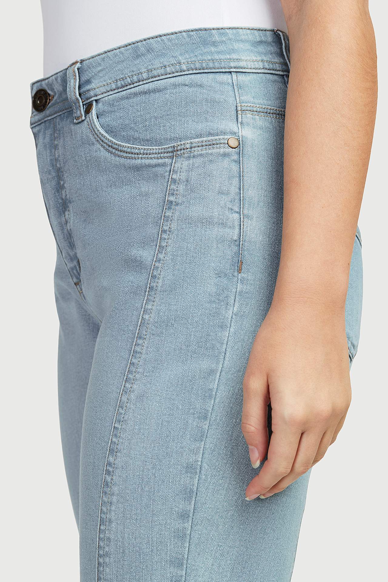 Crop jeans with five-pocket design