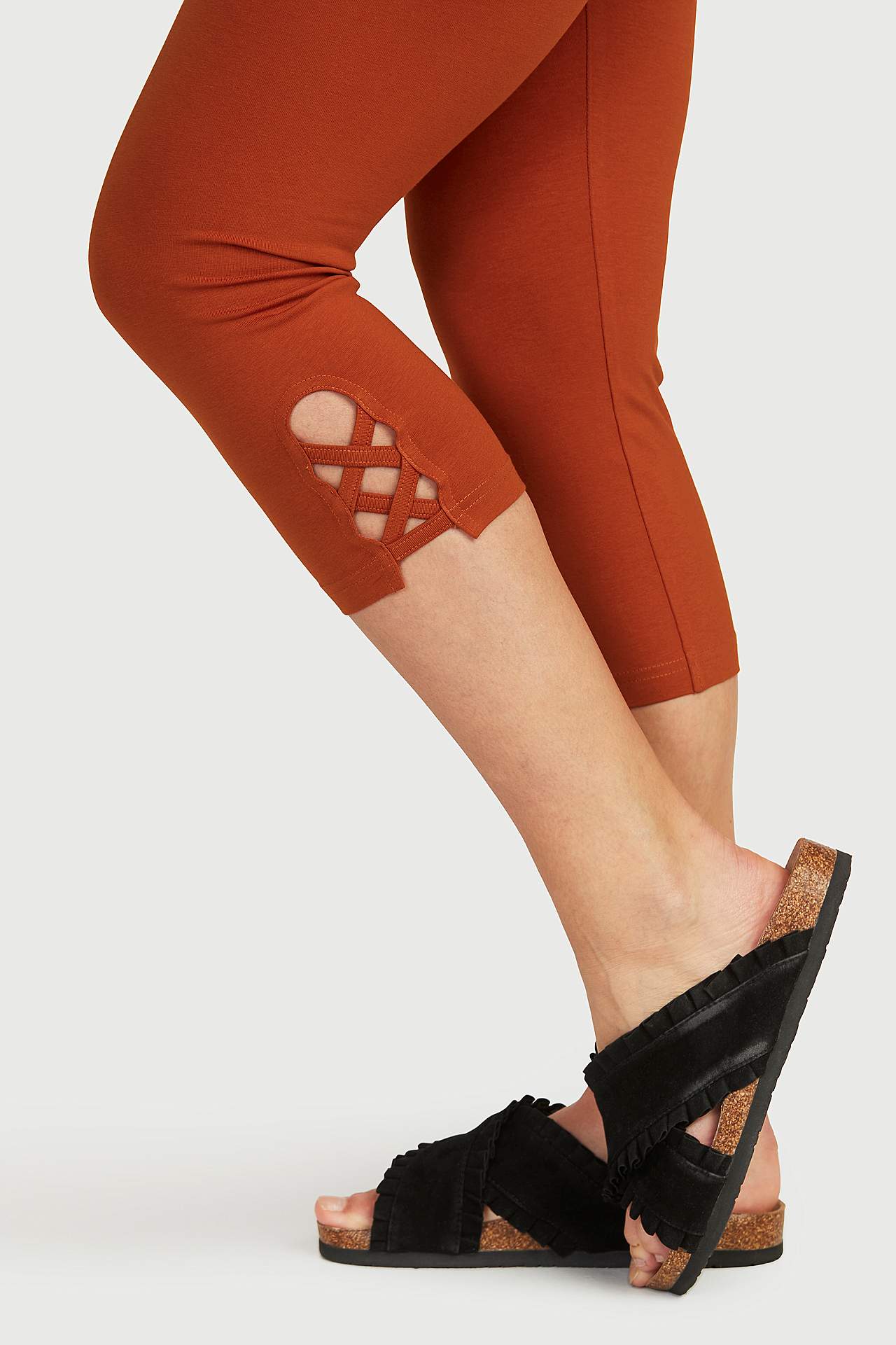 Capri leggings with nice details 2-pack