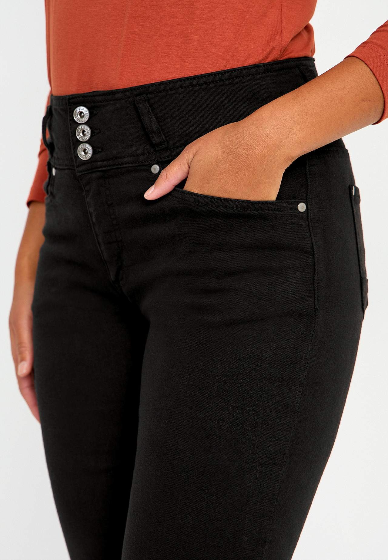 Straight jeans with high waist