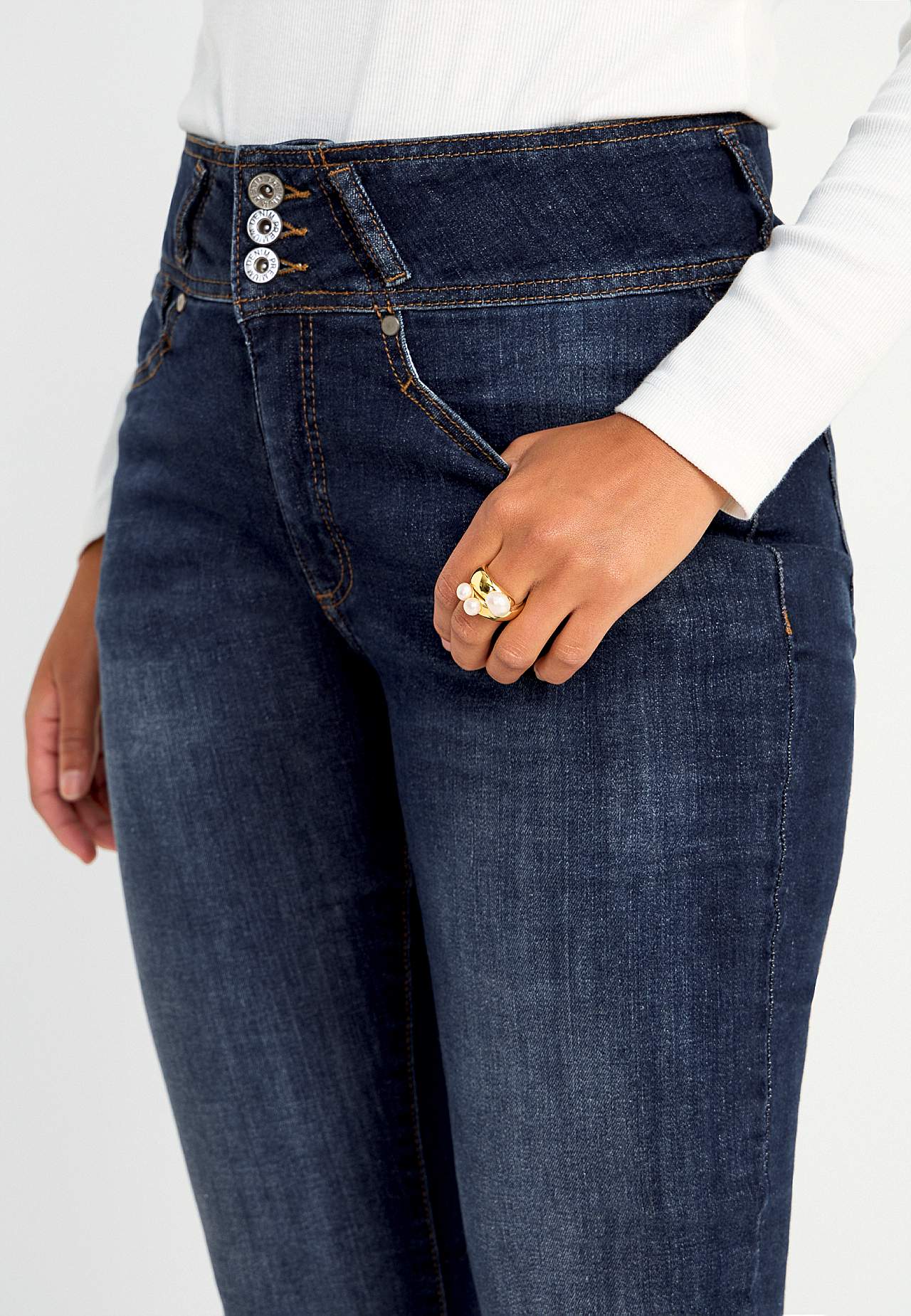 Boot cut jeans with high waist