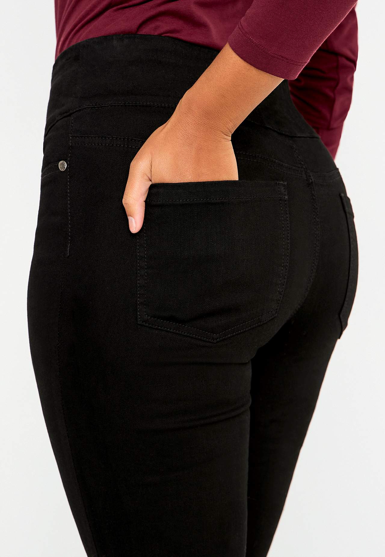 Stretchy jeggings with high elasticized waist