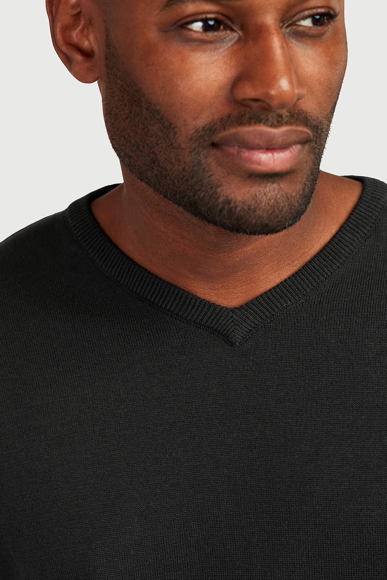 Long-sleeved jumper with v neckline