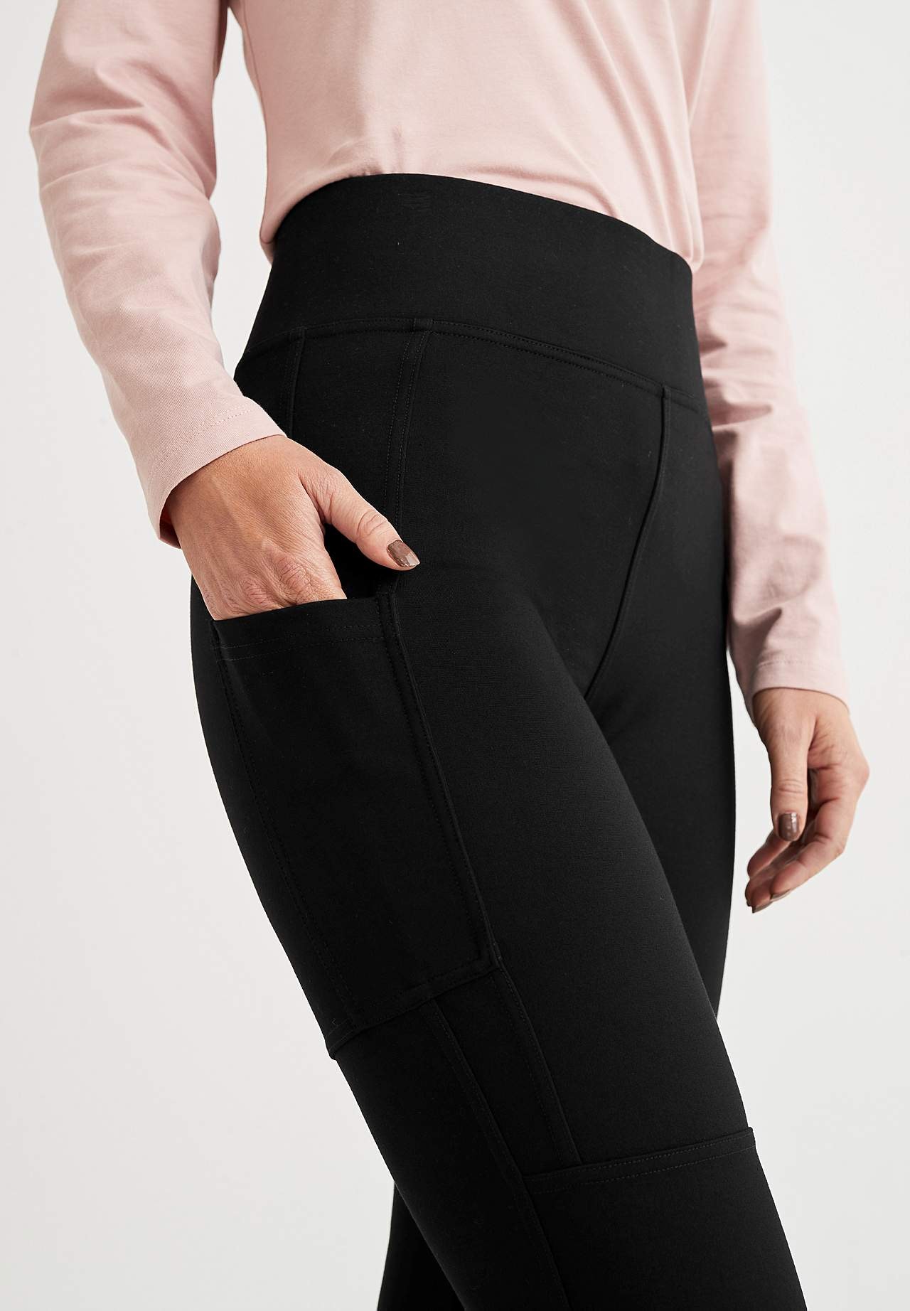 Leisure trousers with straight leg