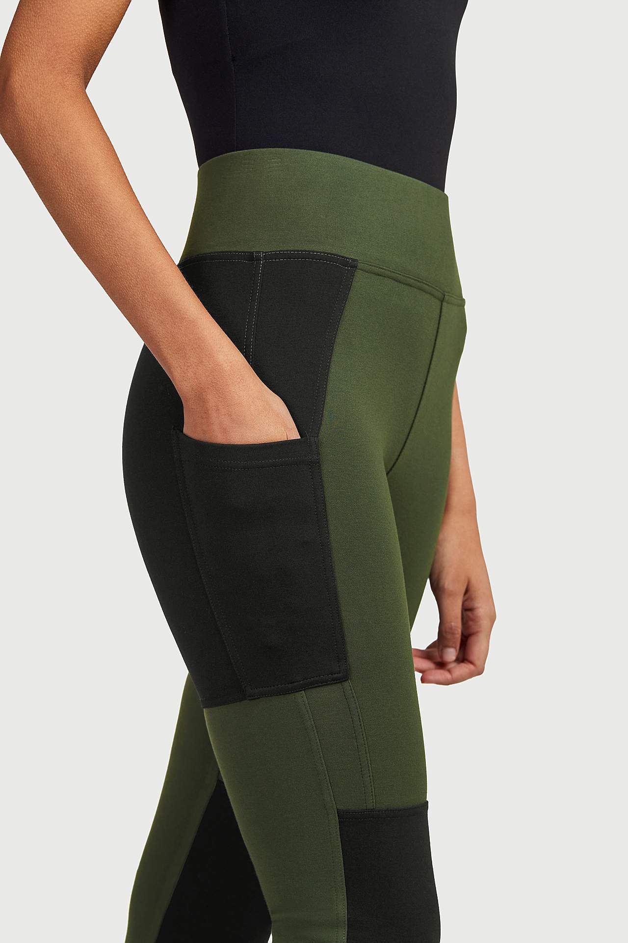 Leisure trousers with straight leg
