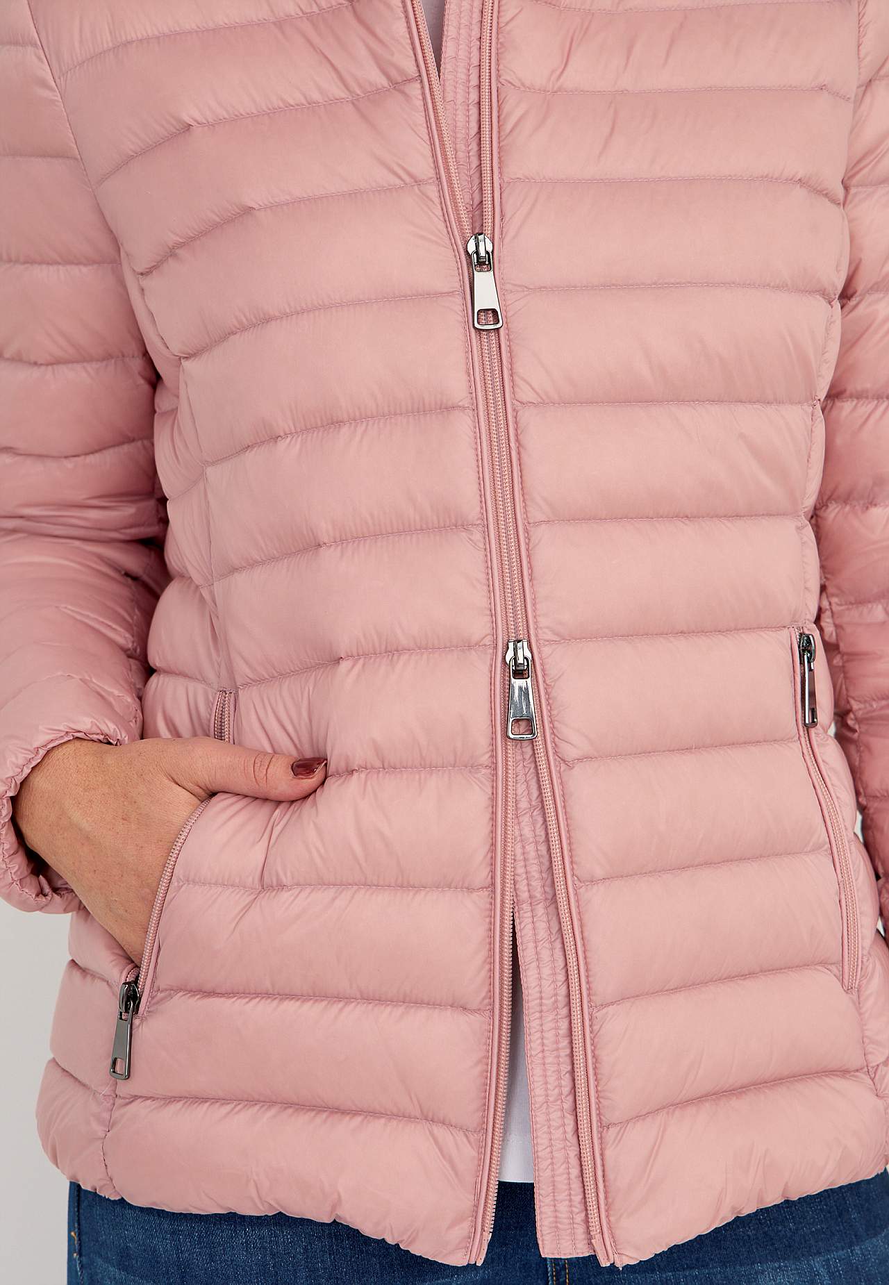 Lightweight jacket in down