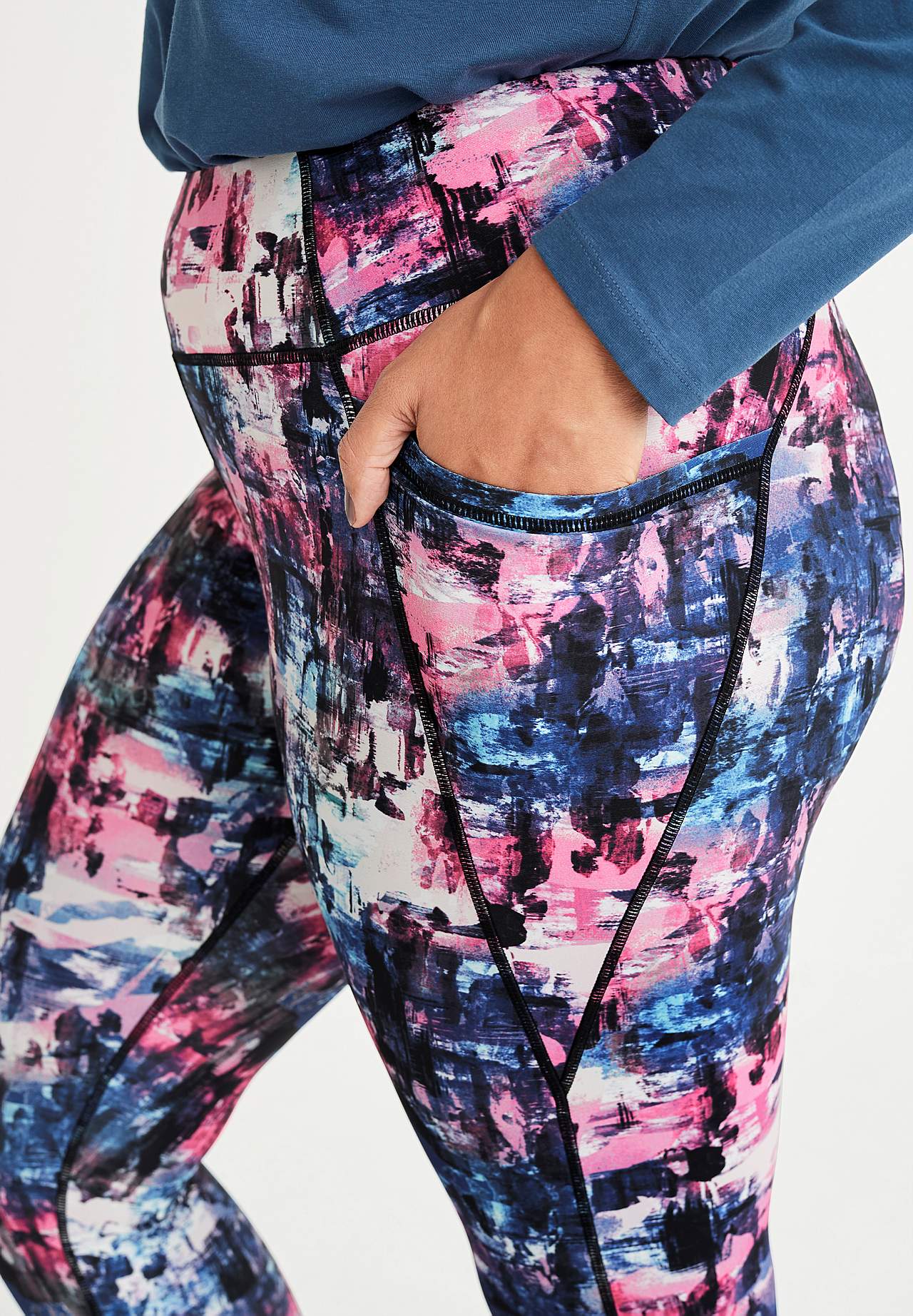 Patterned workout trousers