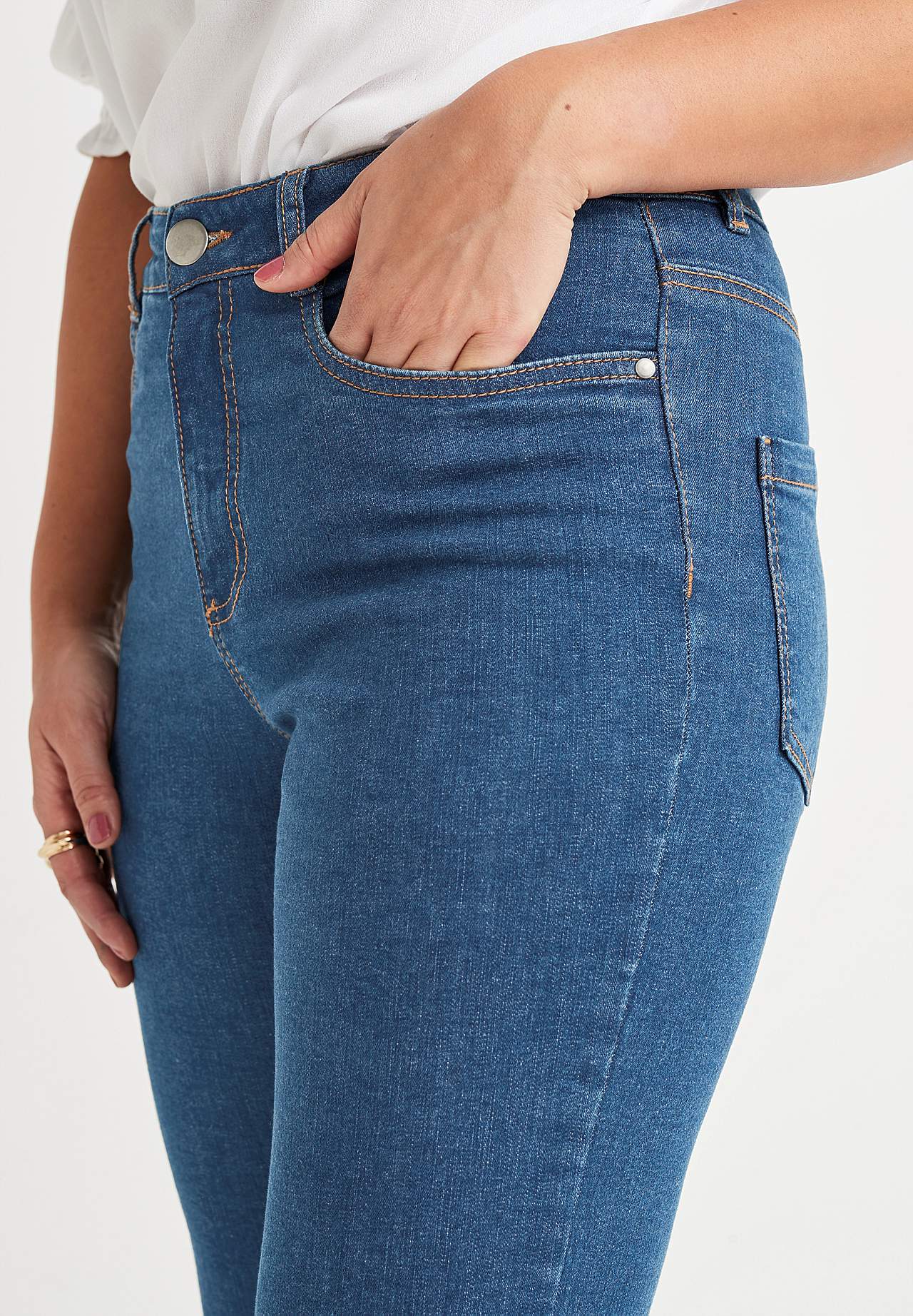 Gently flared jeans Nikita