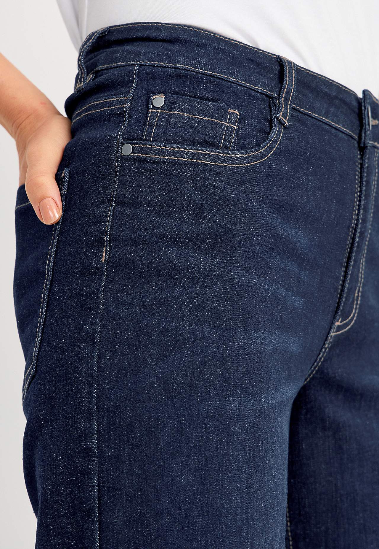 Wide jeans with high waist