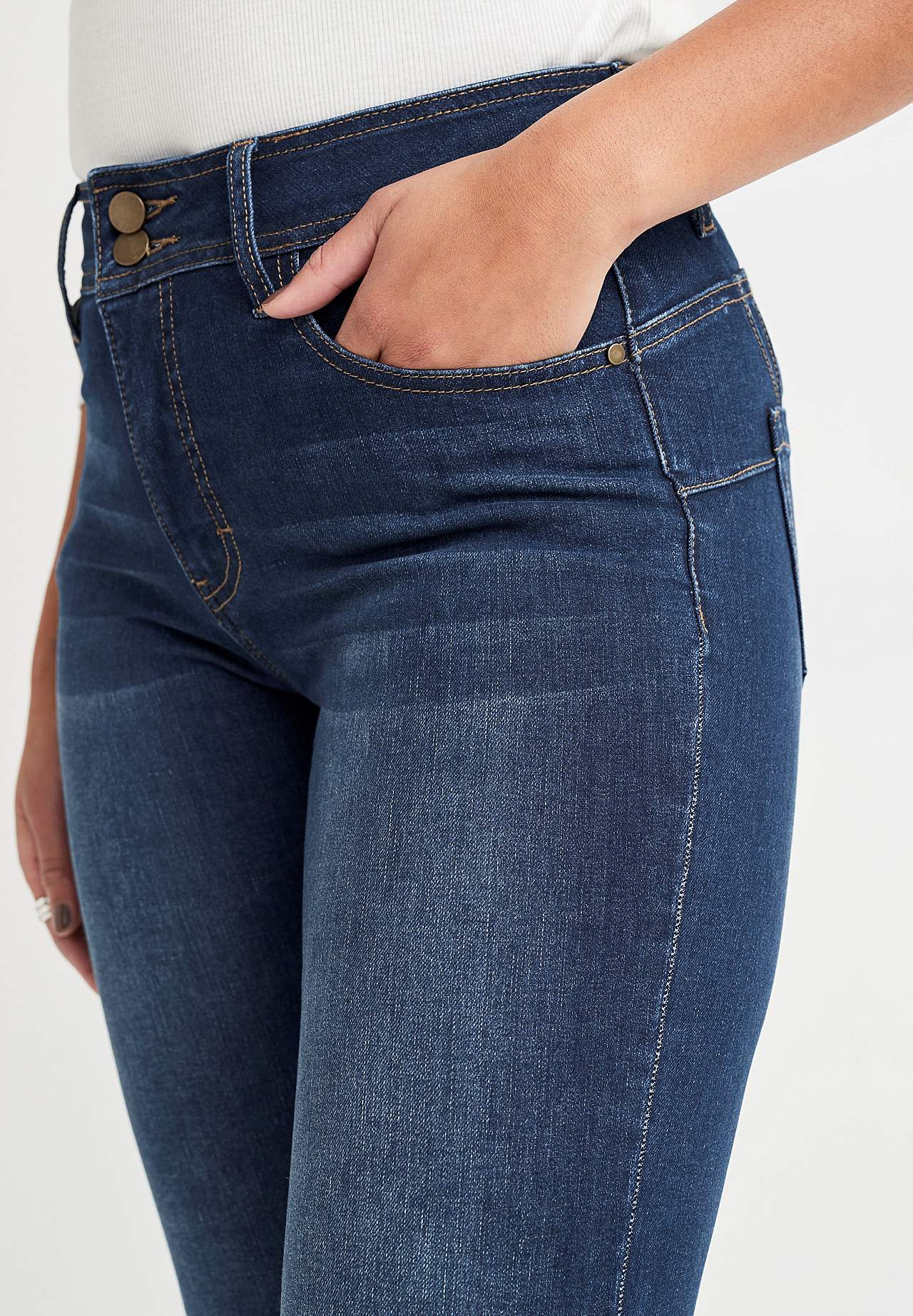 Shaping jeans with bootcut and superstretch