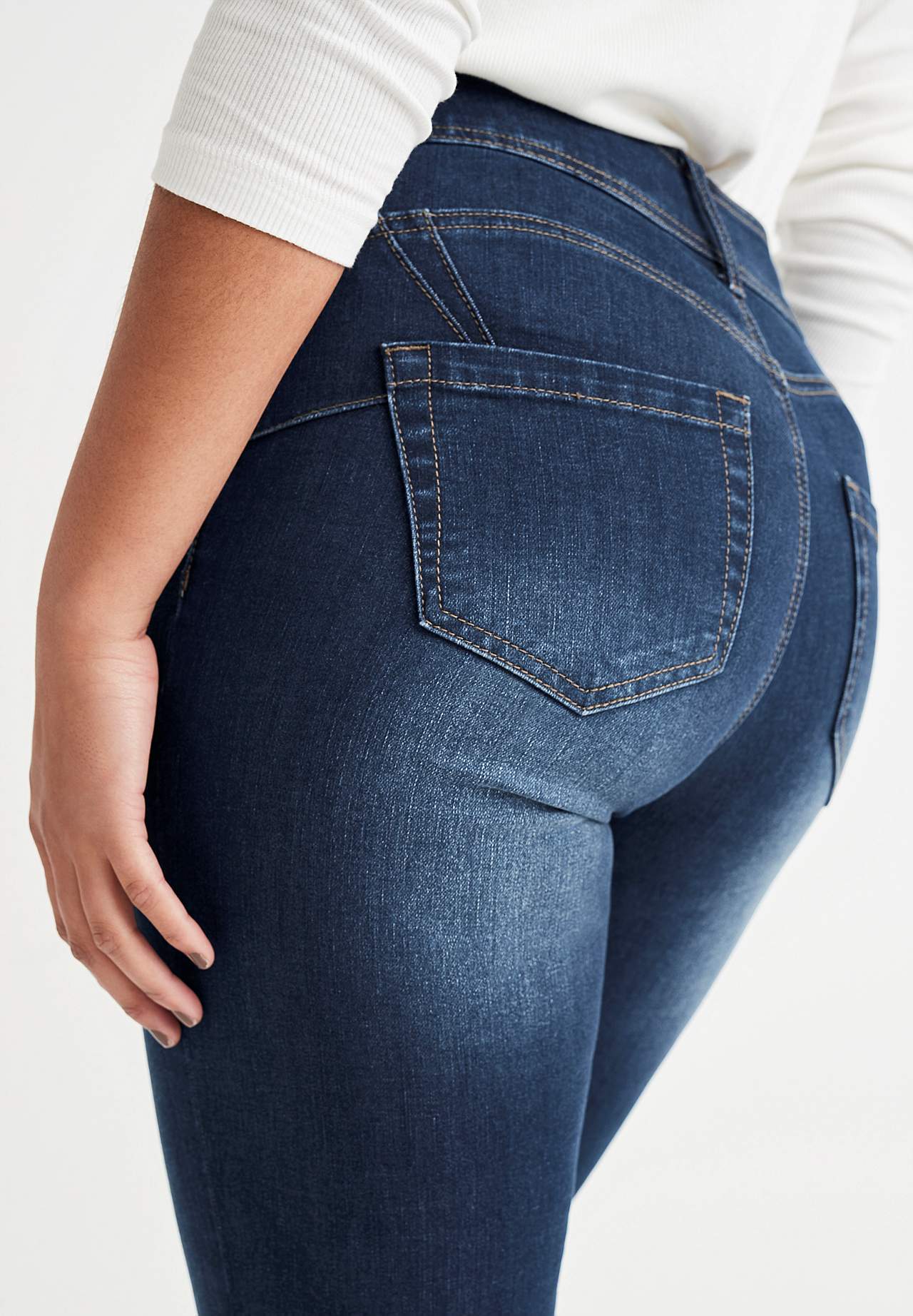 Shaping jeans with bootcut and superstretch