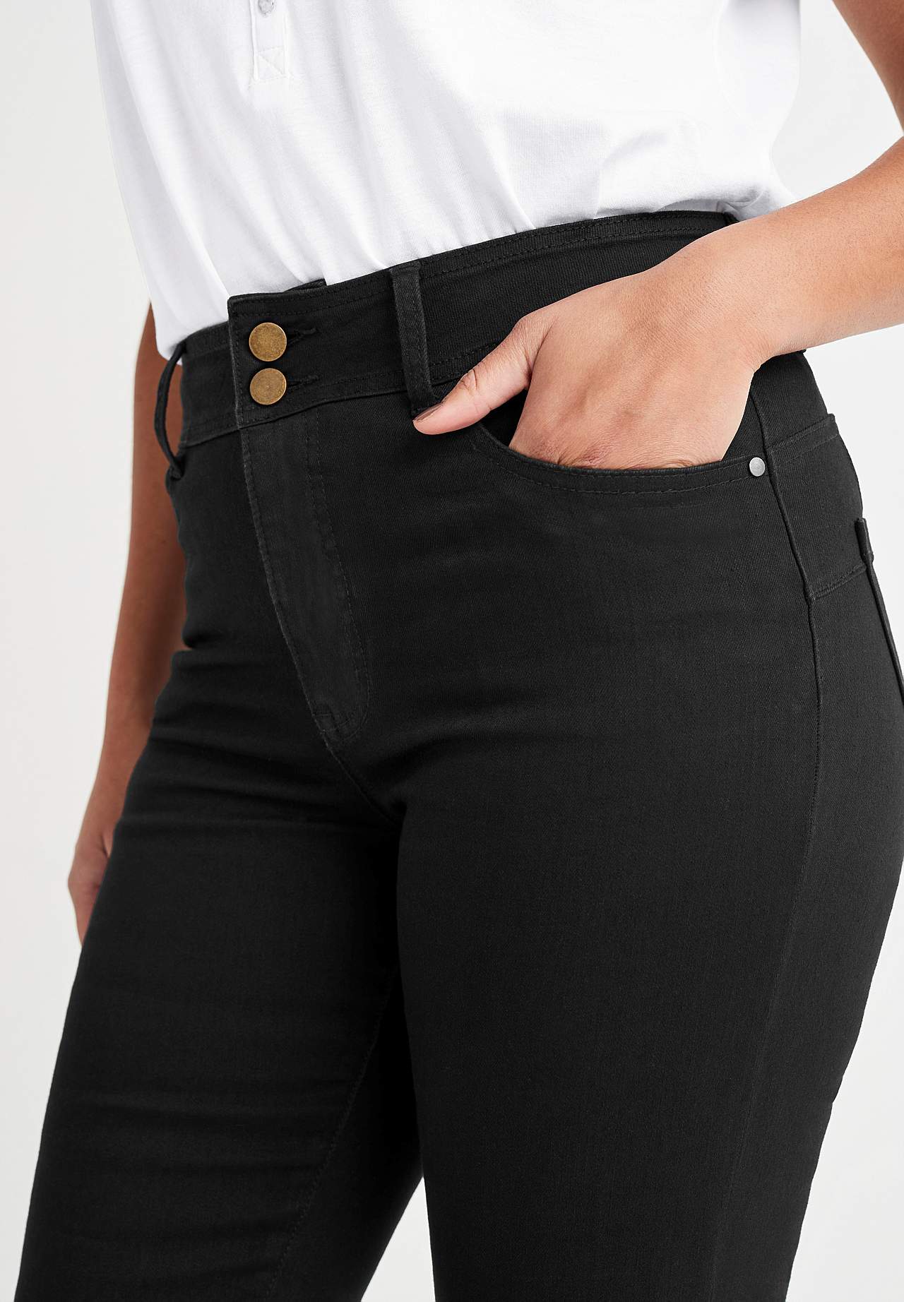 Stretchy crop jeans with shaping effect