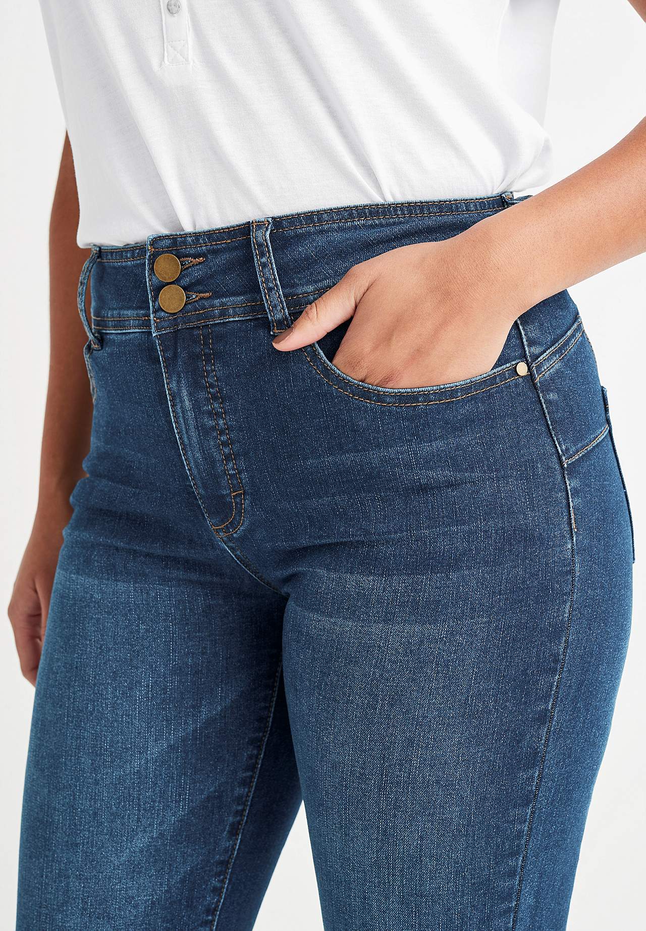 Stretchy crop jeans with shaping effect